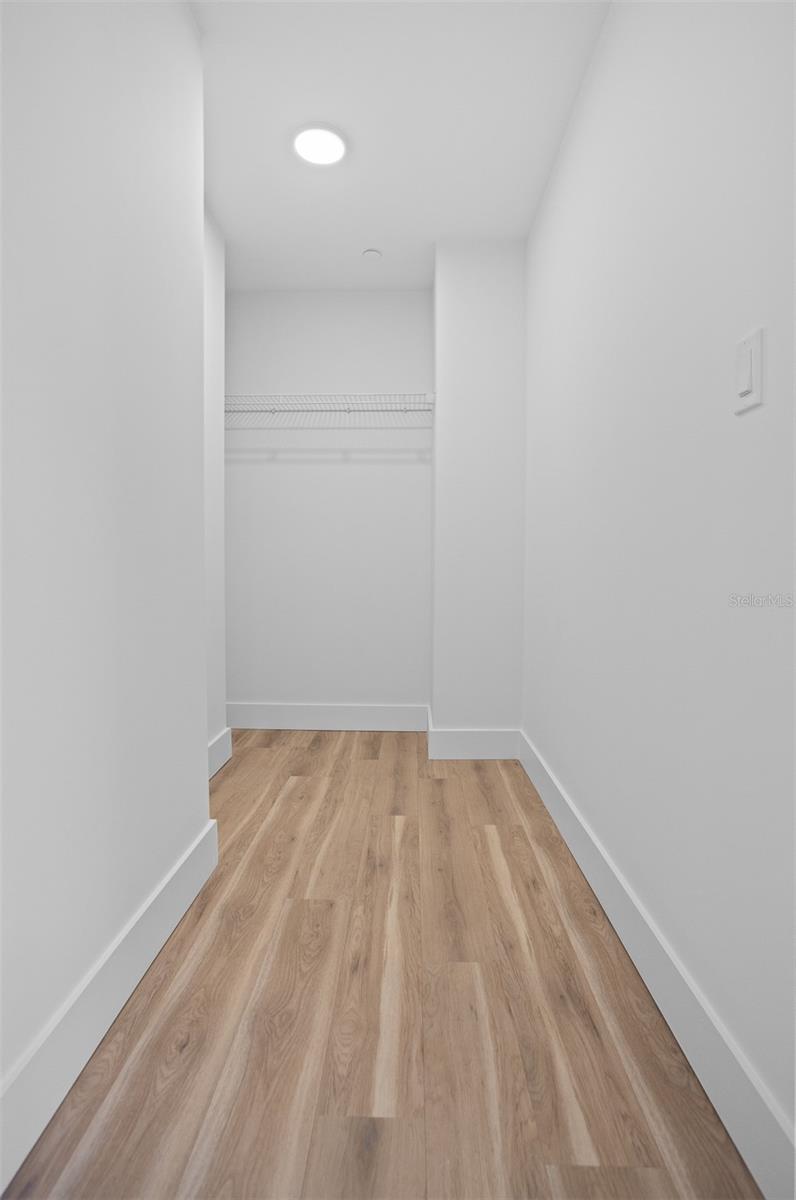 Listing photo id 33 for 870 Osceola Avenue