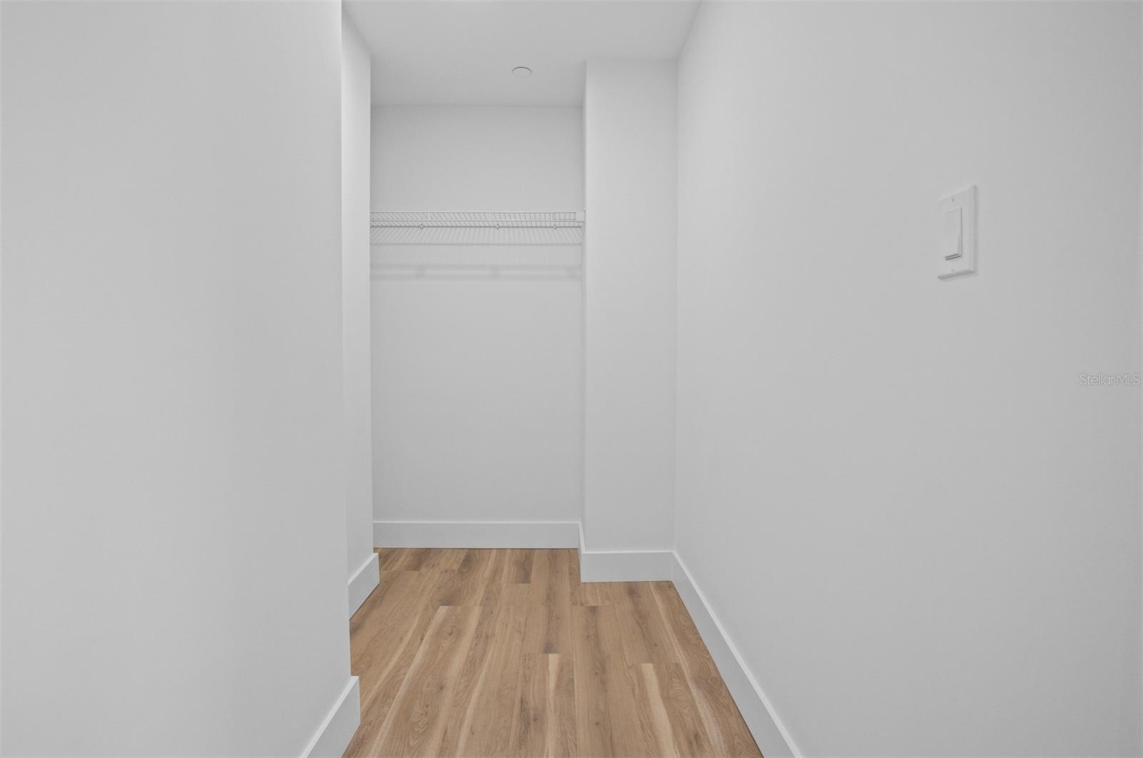 Listing photo id 34 for 870 Osceola Avenue