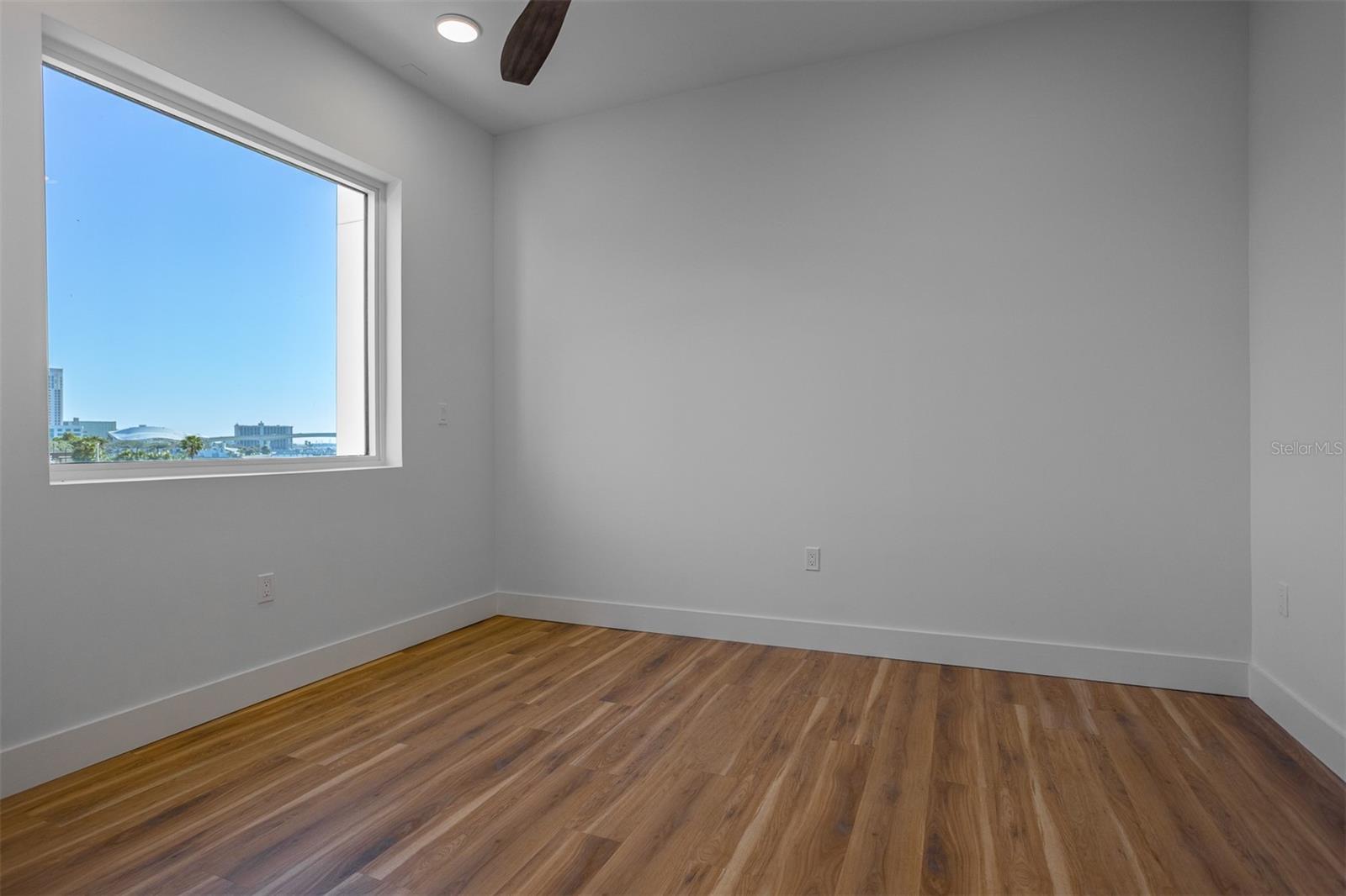 Listing photo id 35 for 870 Osceola Avenue