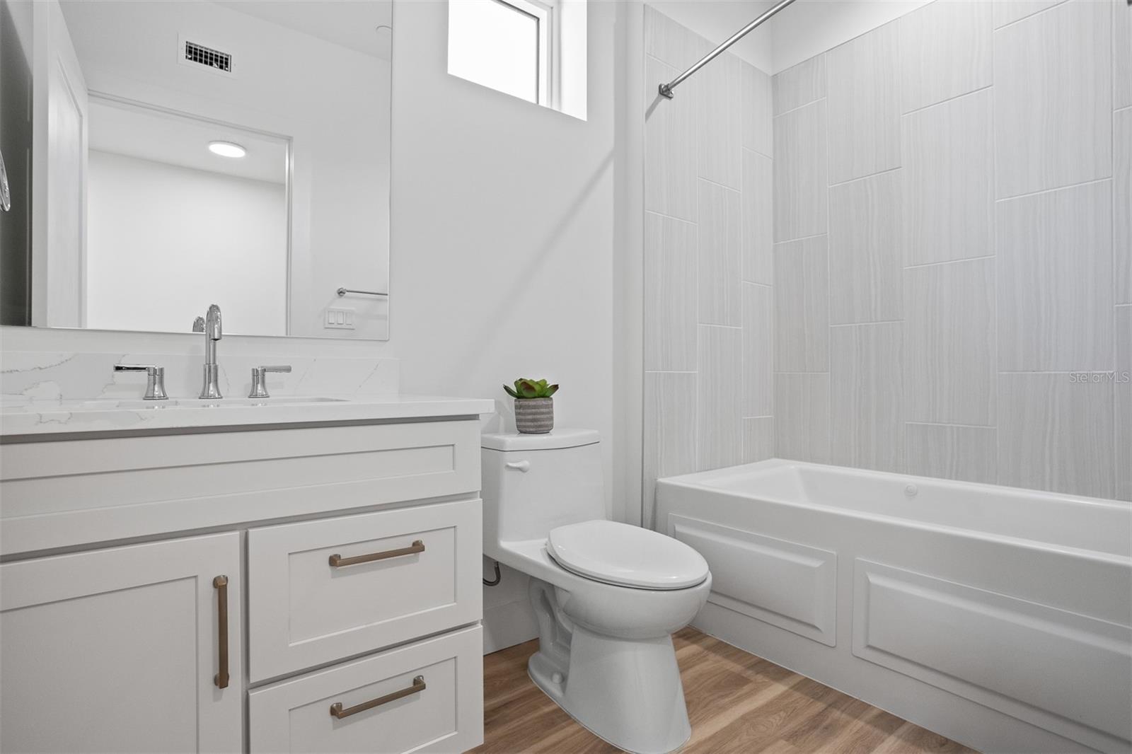 Listing photo id 36 for 870 Osceola Avenue