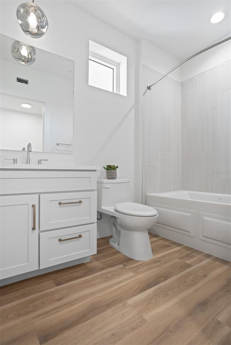 Listing photo id 37 for 870 Osceola Avenue