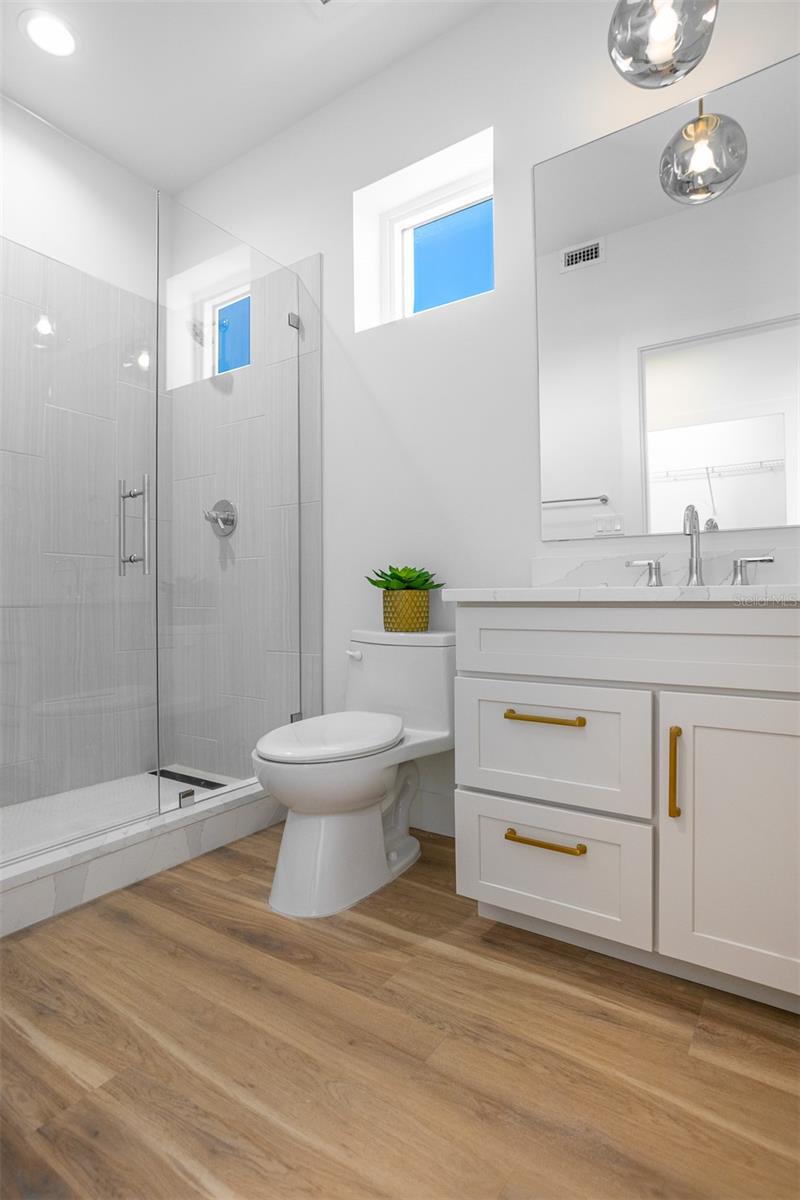 Listing photo id 39 for 870 Osceola Avenue