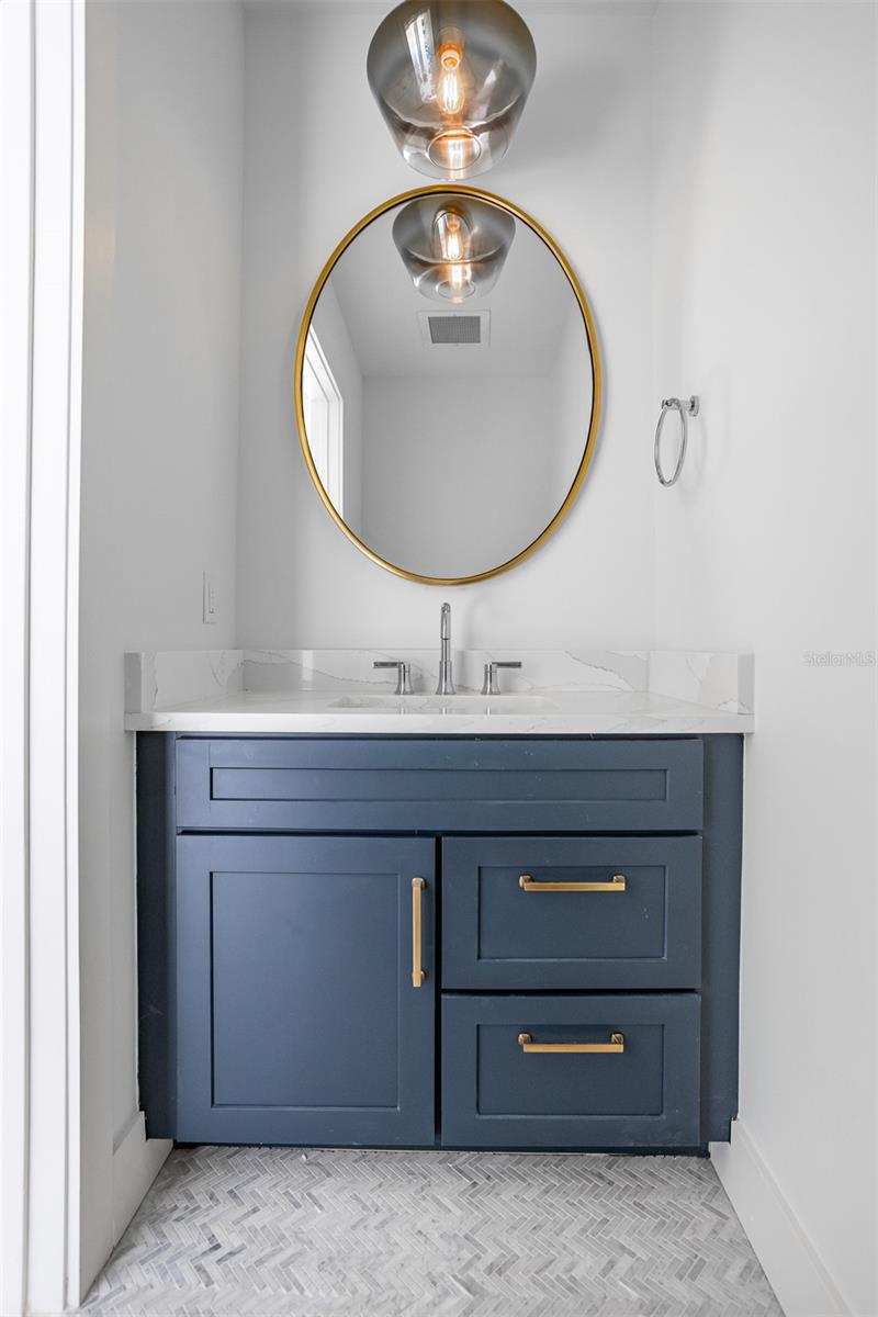 Listing photo id 46 for 870 Osceola Avenue