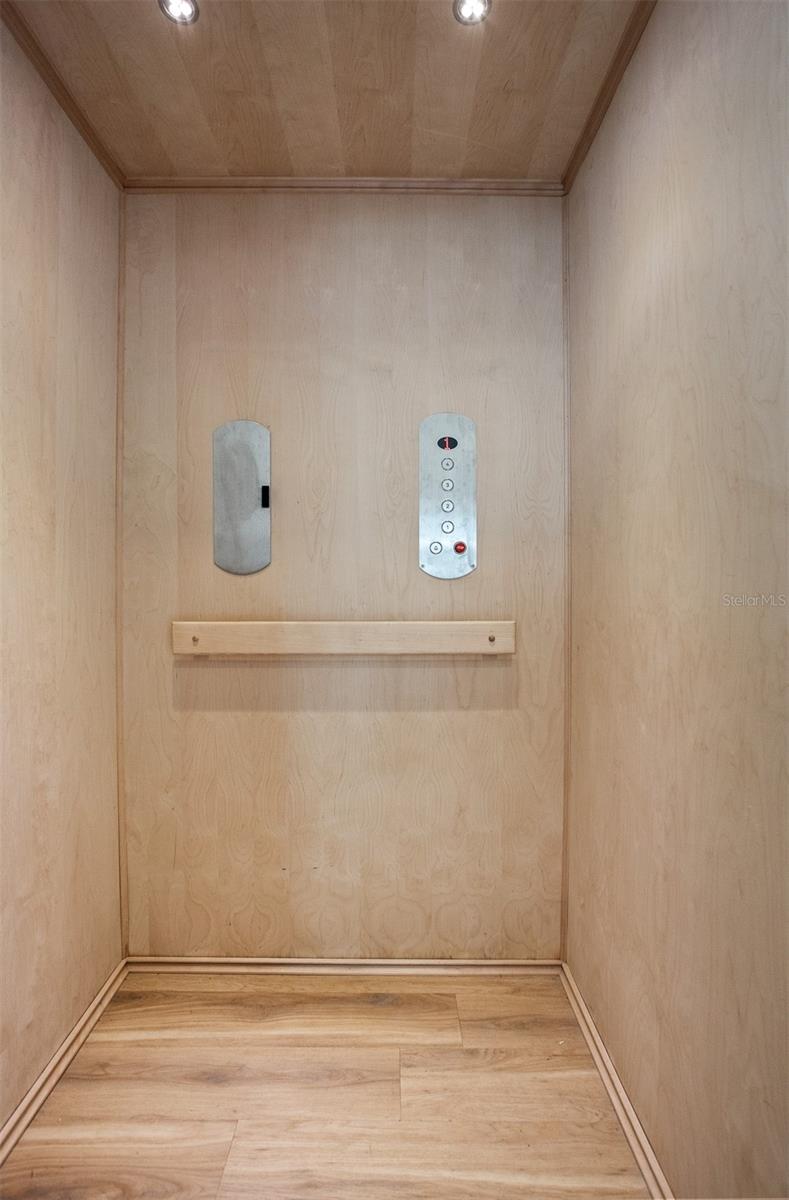 Listing photo id 76 for 870 Osceola Avenue