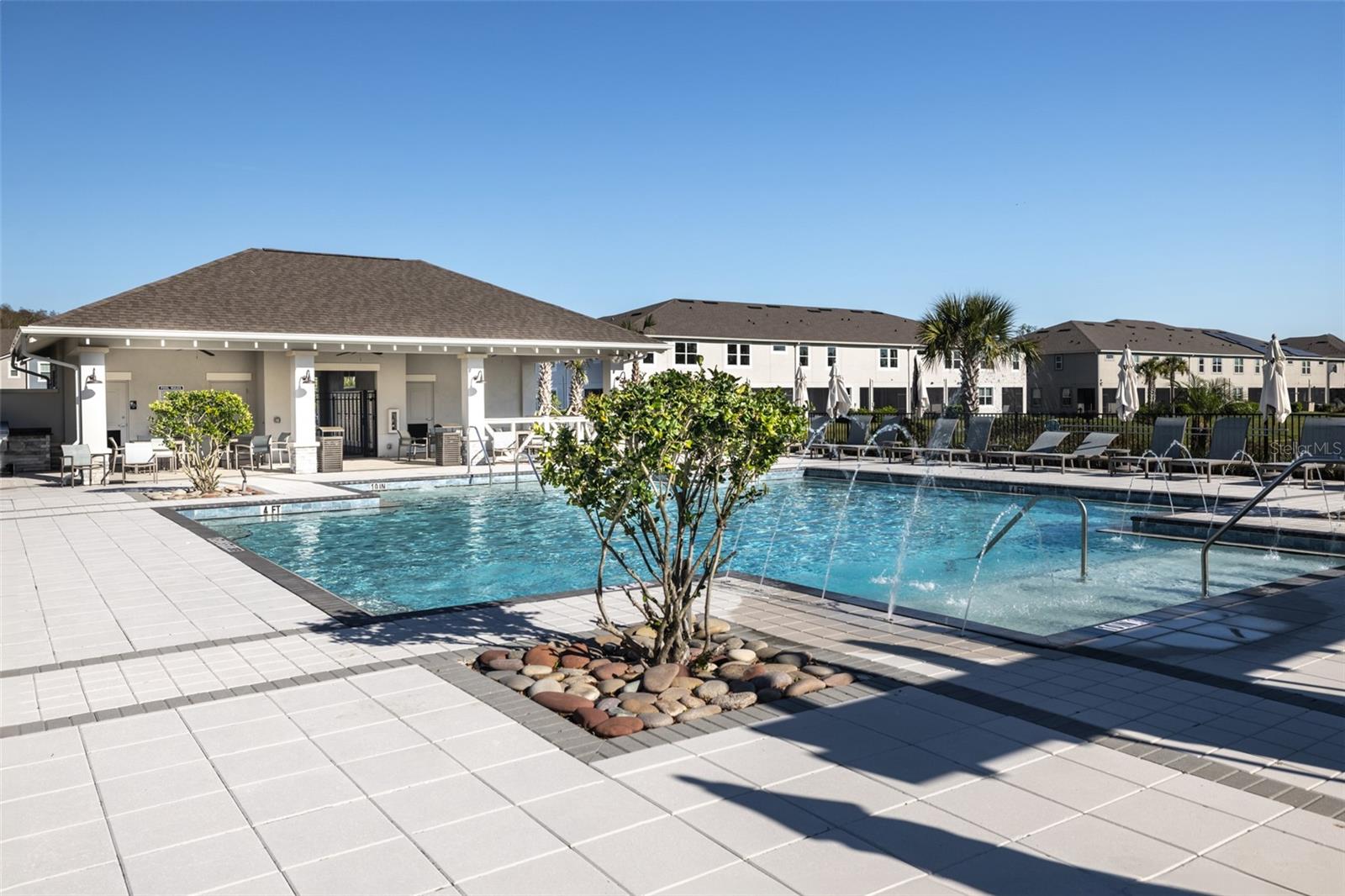 Image 32 of 33 For 26046 Woven Wicker Bend