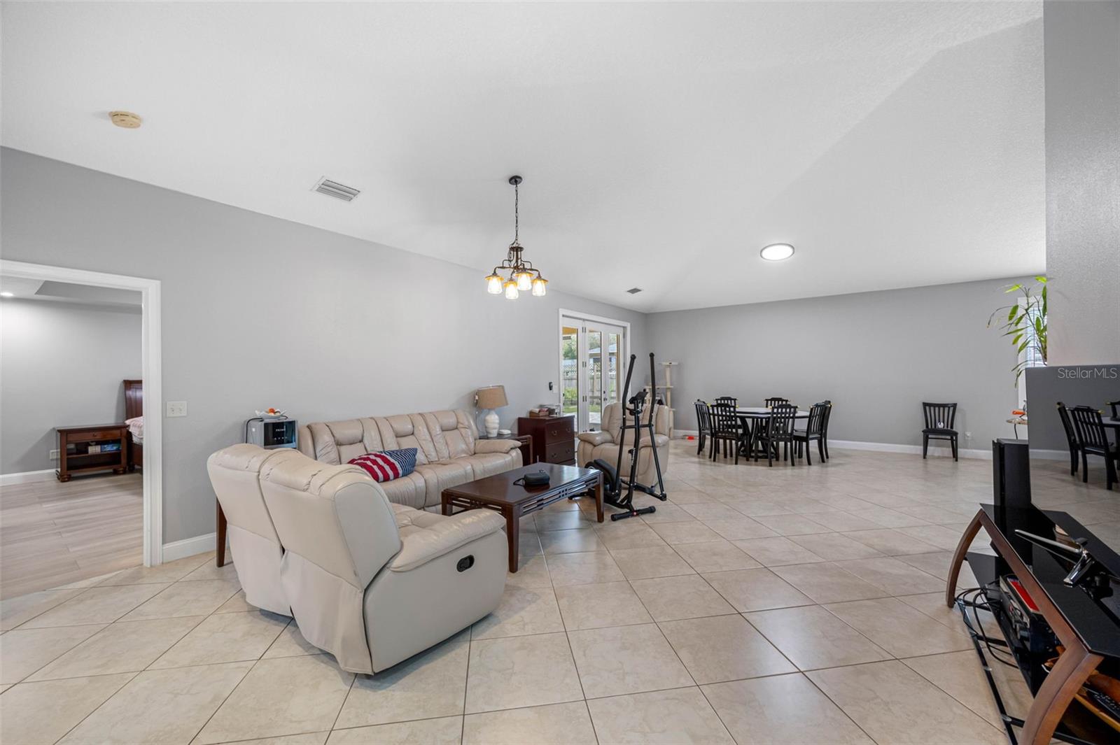 Image 17 of 53 For 534 Berkley Avenue