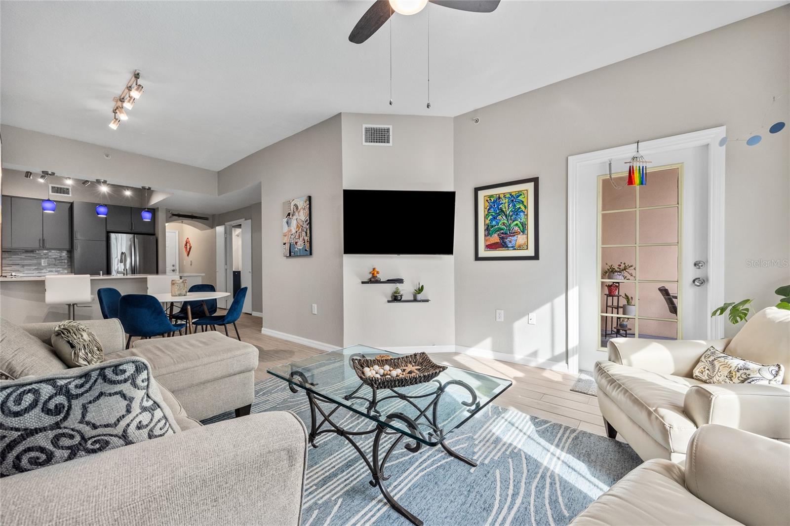 Image 11 of 44 For 200 4th Avenue S 320