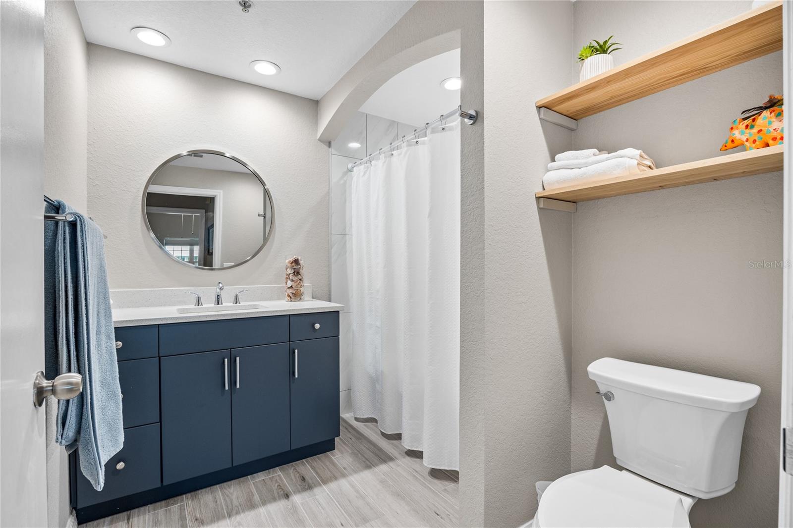 Image 22 of 44 For 200 4th Avenue S 320