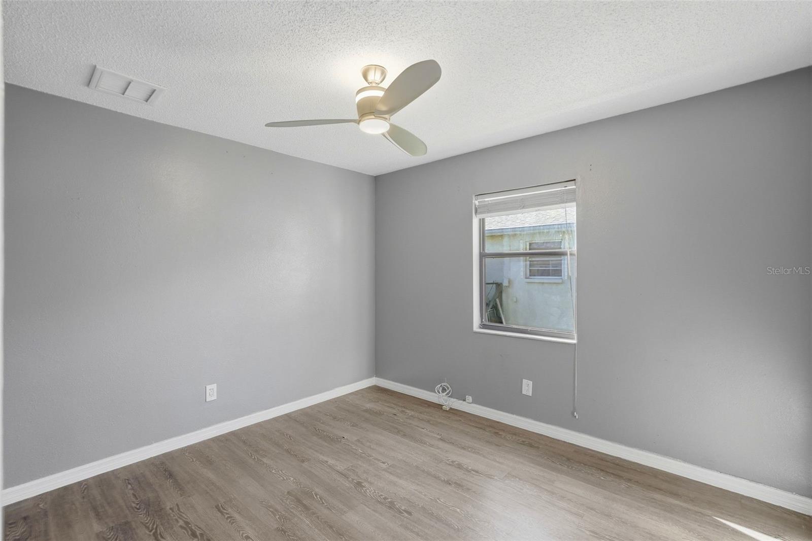 Image 14 of 34 For 11696 Currie Lane