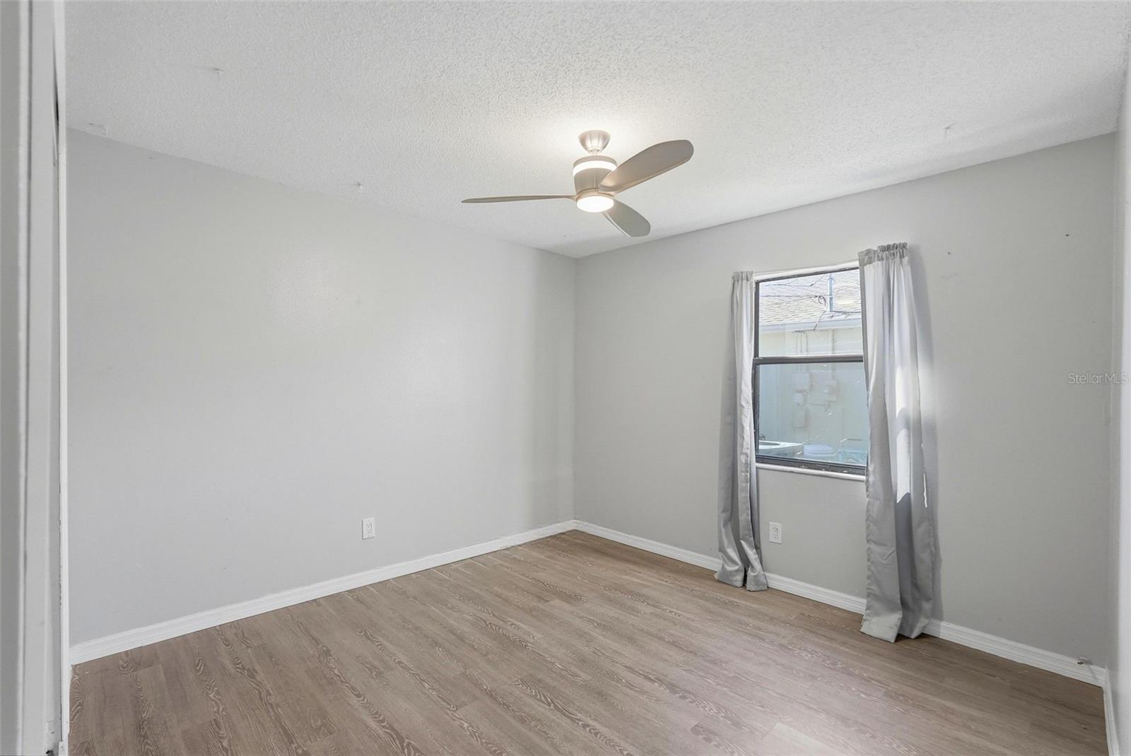 Image 18 of 34 For 11696 Currie Lane