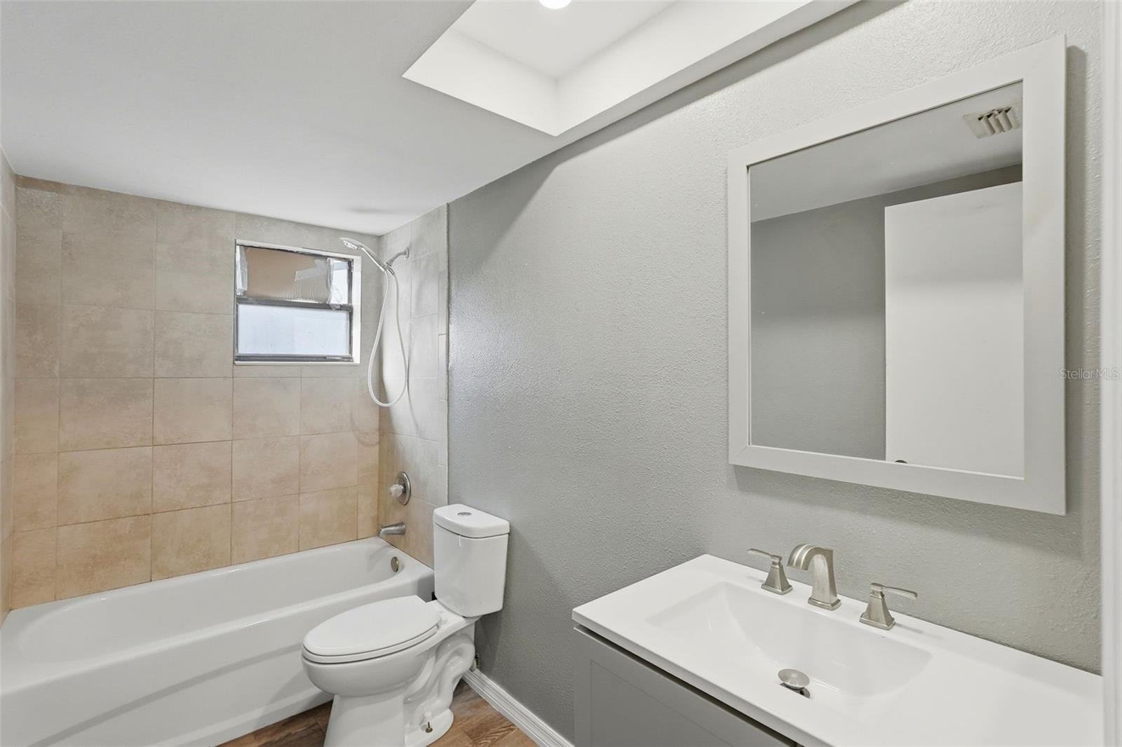 Image 19 of 34 For 11696 Currie Lane