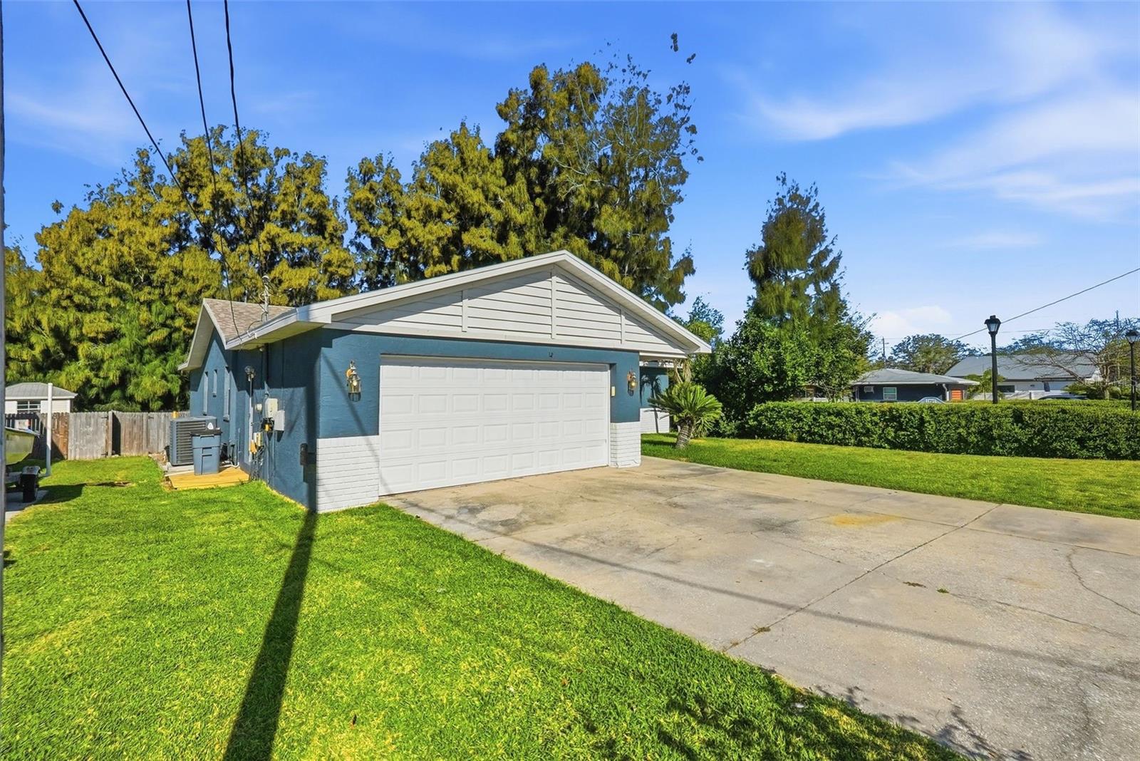 Image 3 of 34 For 11696 Currie Lane