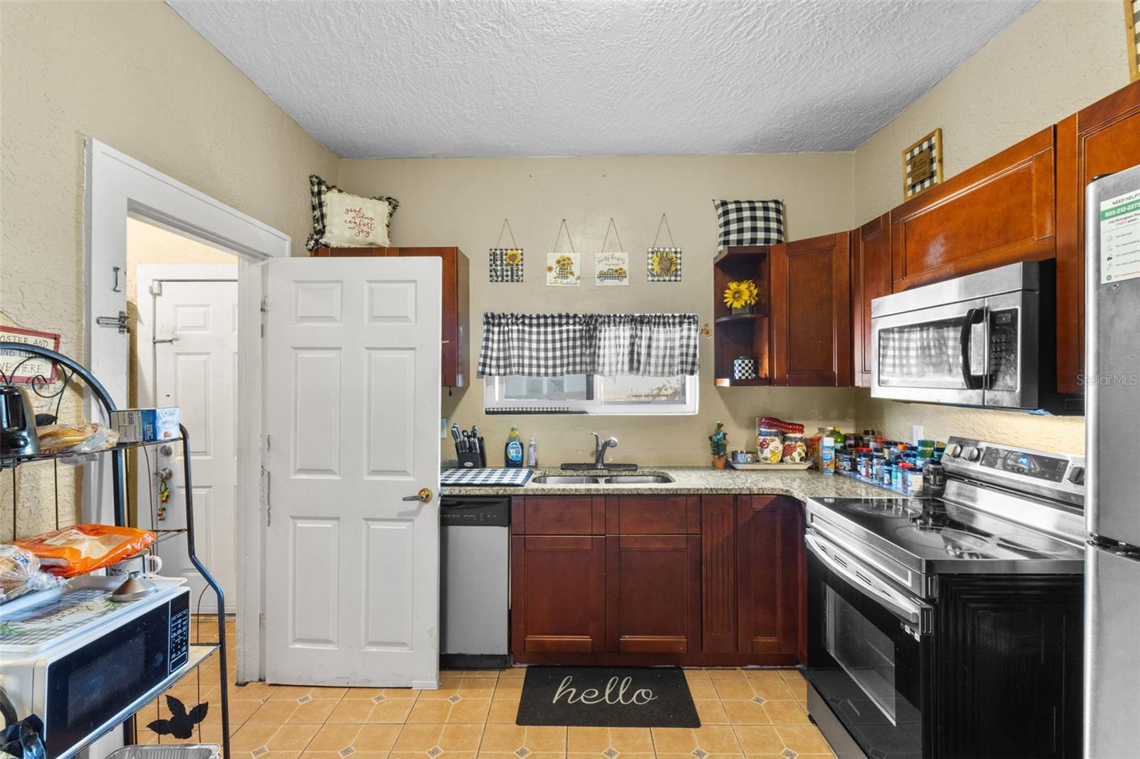 Image 17 of 41 For 1900 17th Street S