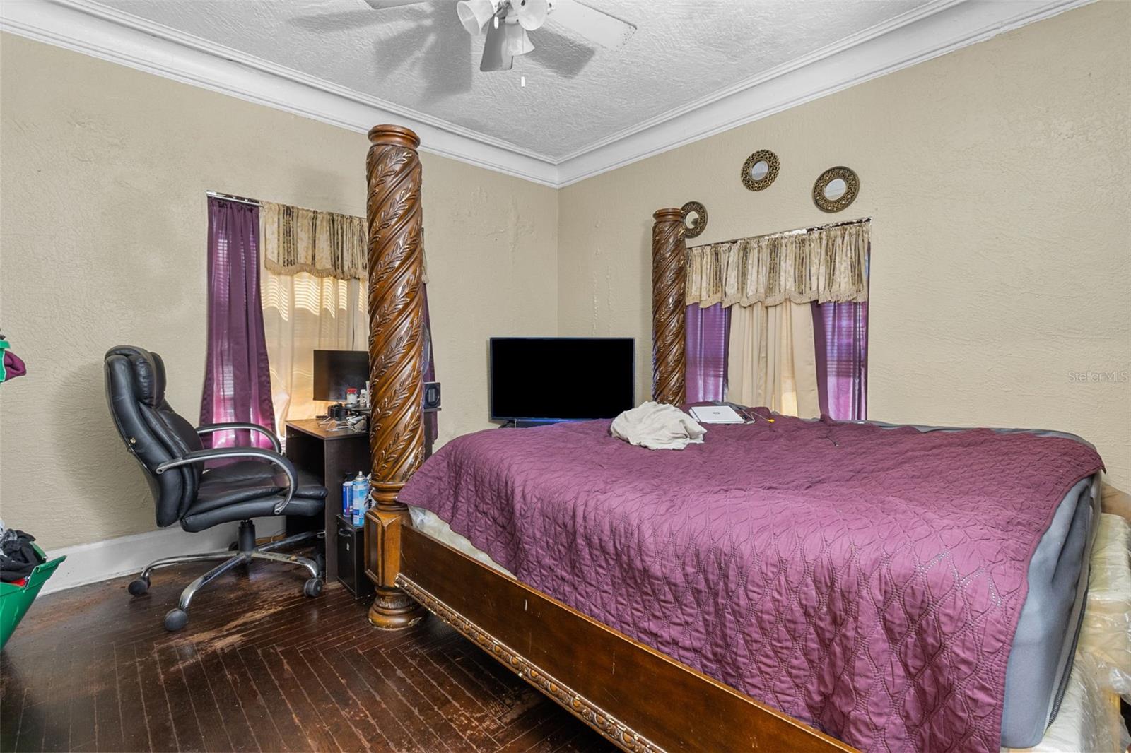 Image 27 of 41 For 1900 17th Street S