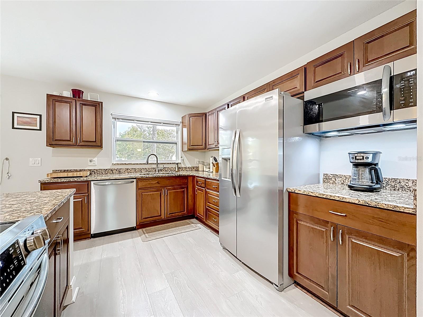 Image 10 of 77 For 2400 Granada Circle W