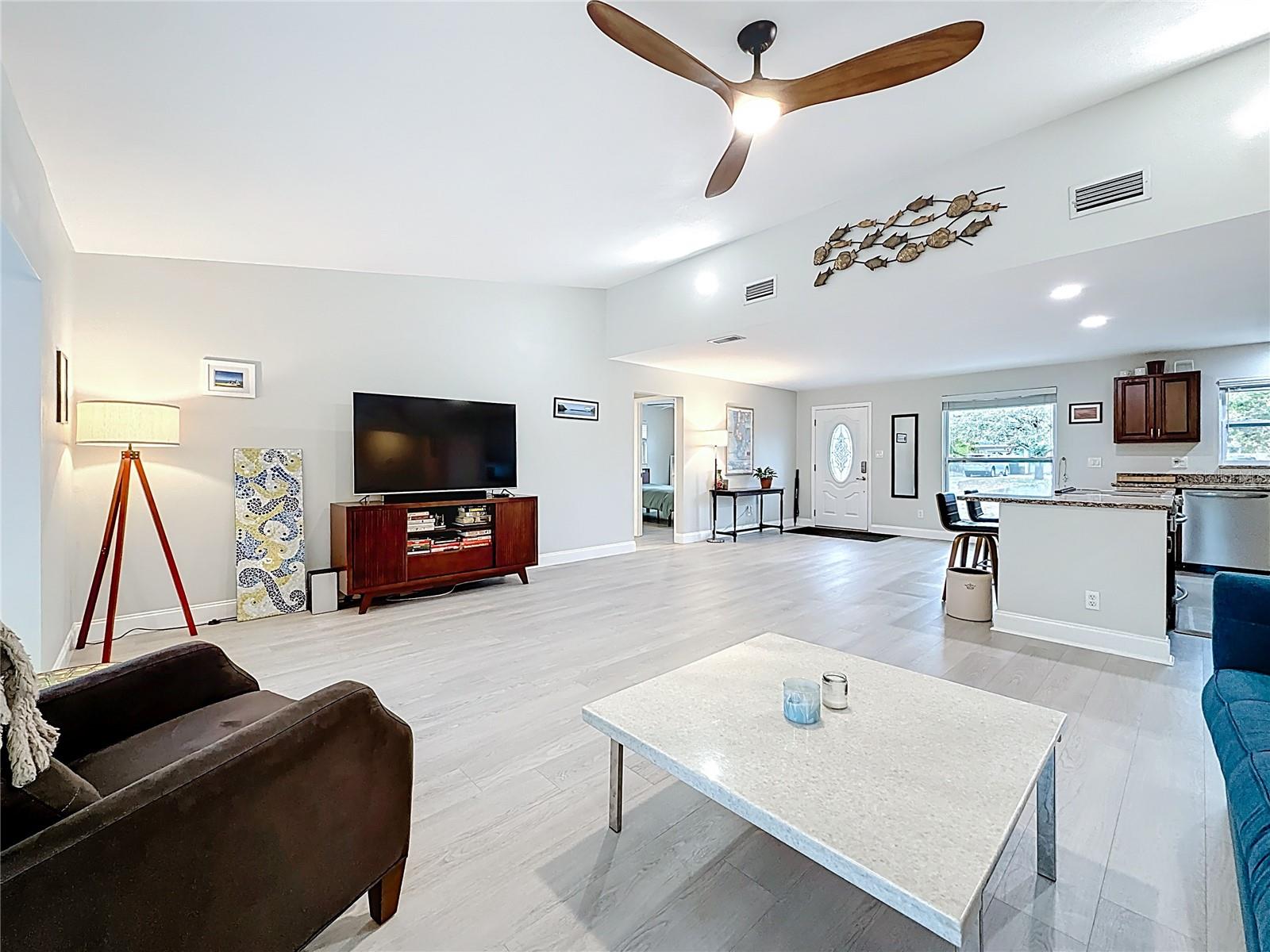 Image 16 of 77 For 2400 Granada Circle W