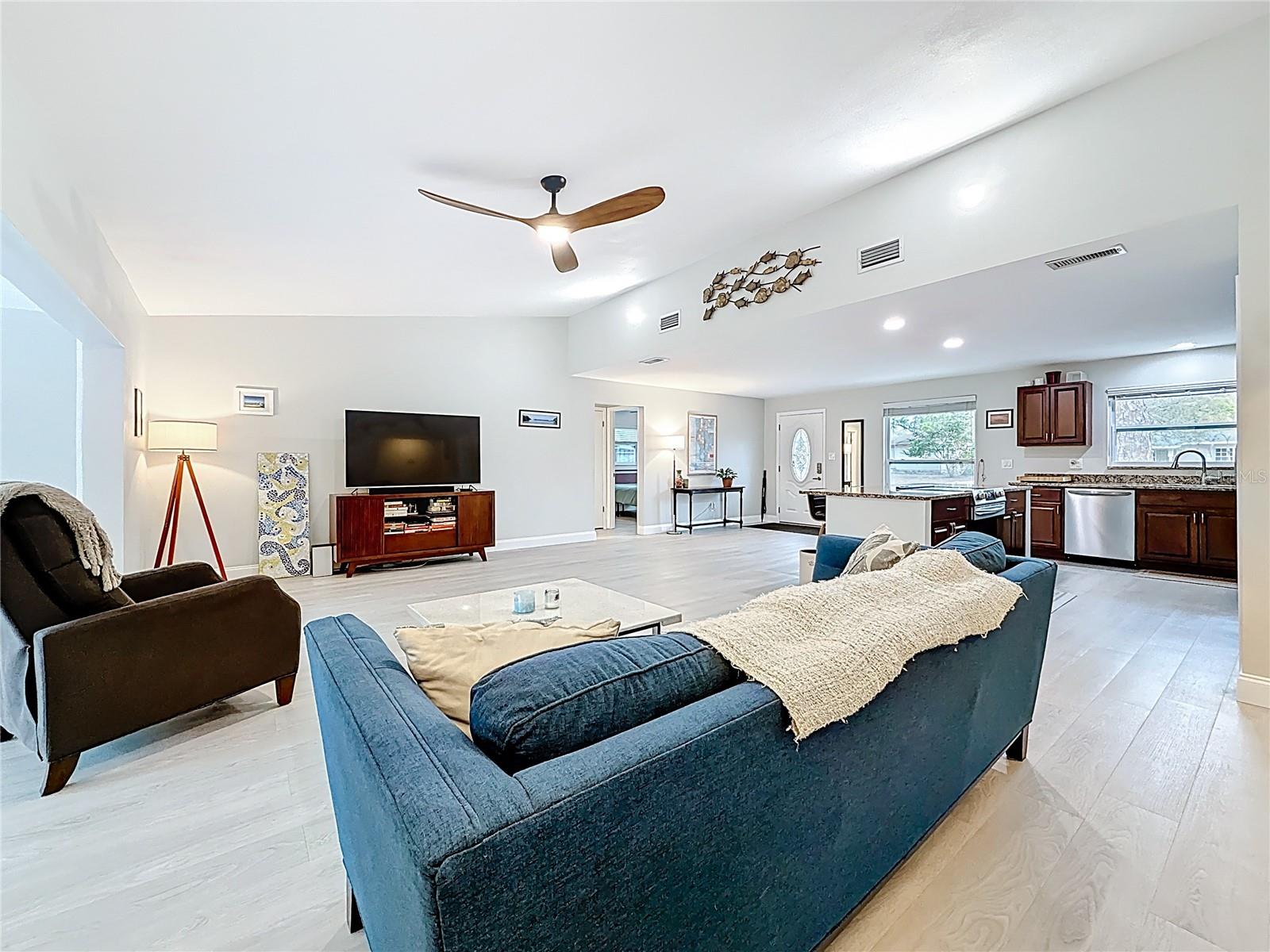 Image 17 of 77 For 2400 Granada Circle W