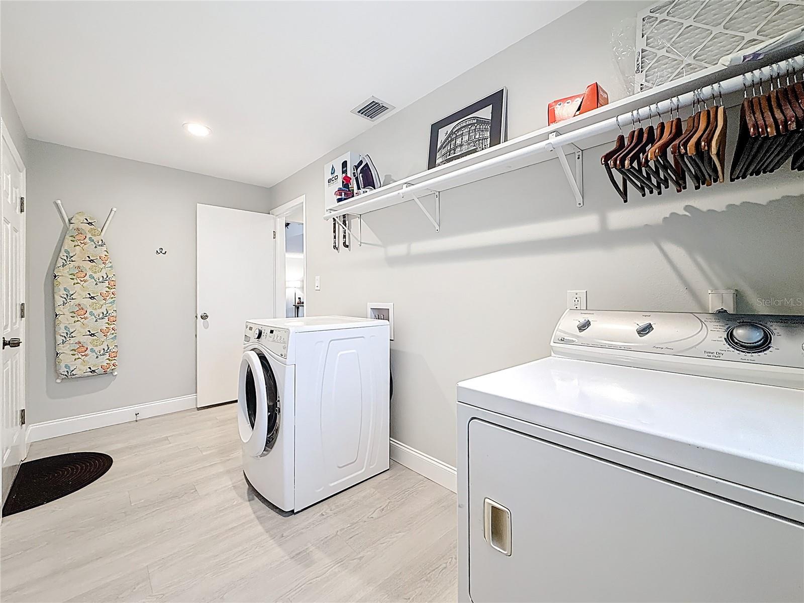 Image 39 of 77 For 2400 Granada Circle W