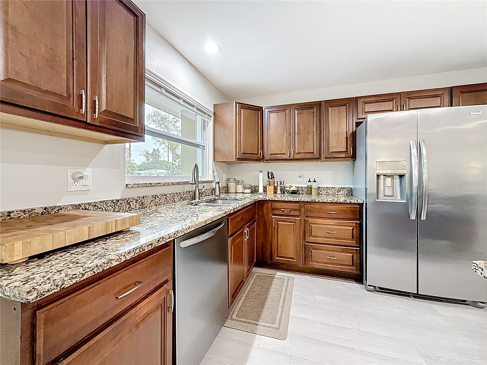 Image 6 of 77 For 2400 Granada Circle W