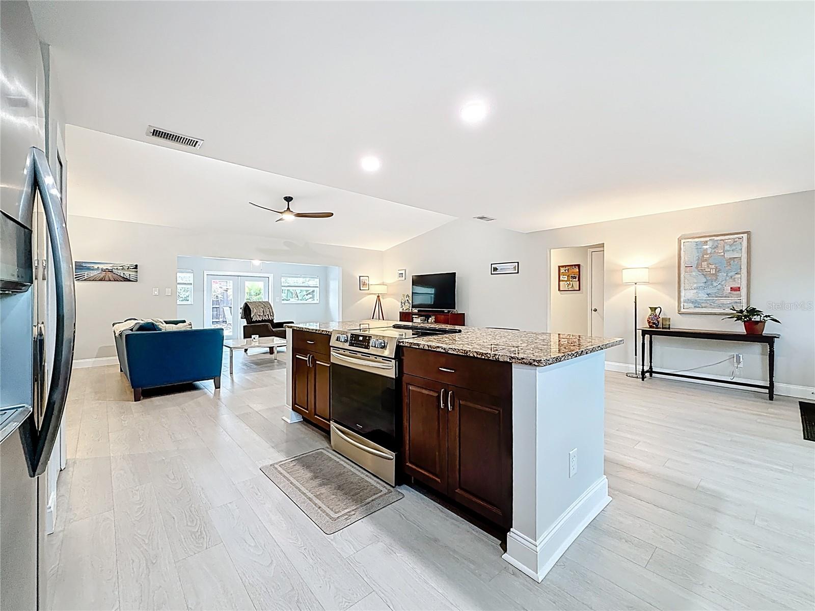 Image 7 of 77 For 2400 Granada Circle W