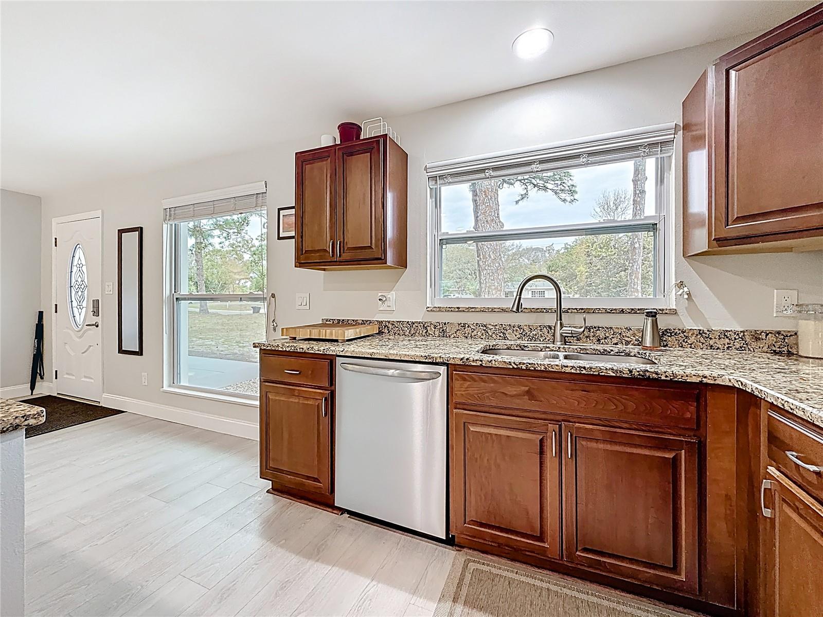 Image 8 of 77 For 2400 Granada Circle W