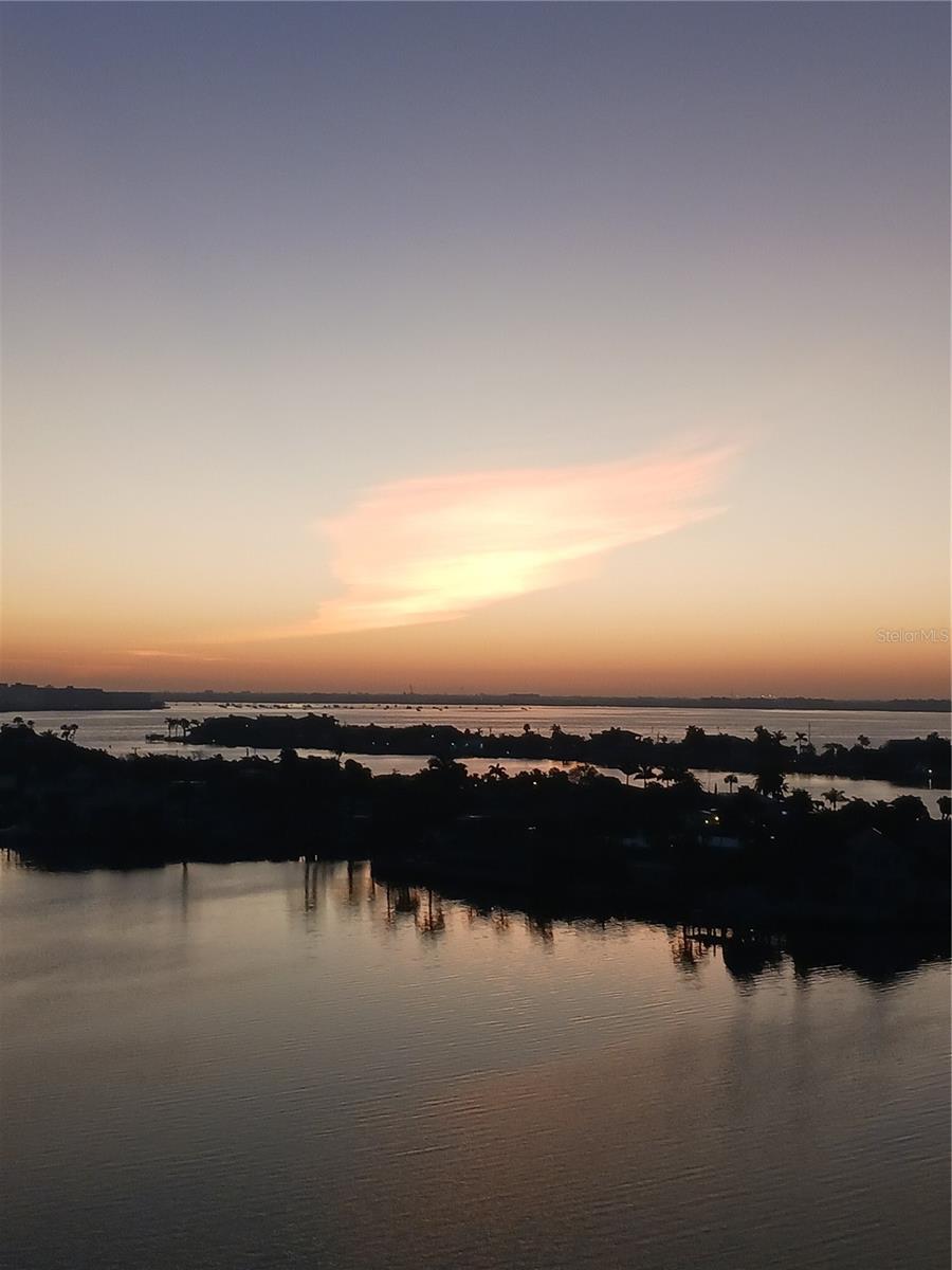 Image 3 of 4 For 400 64th Avenue W 1004w