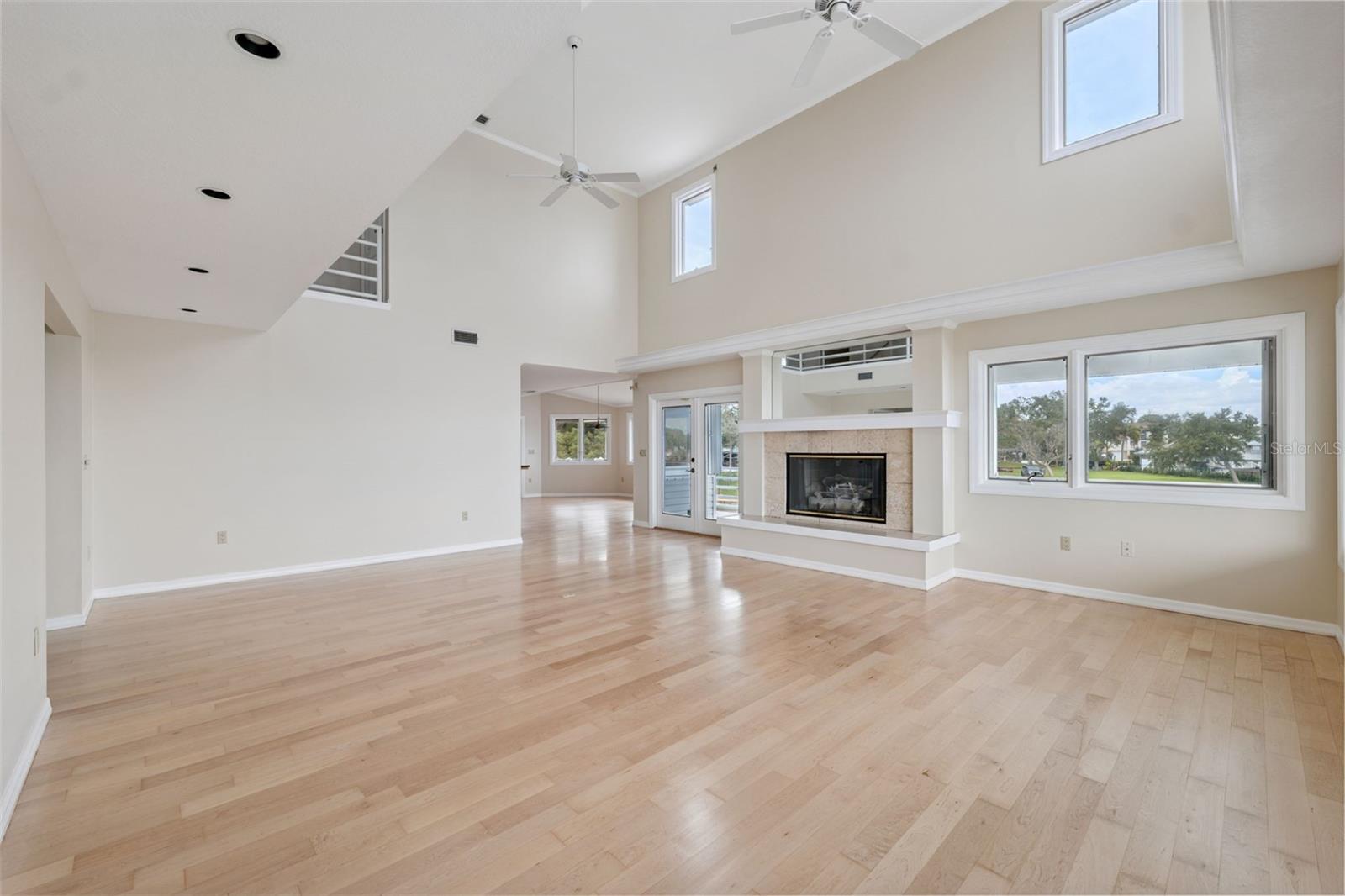 Image 17 of 88 For 1906 Gulfview Drive