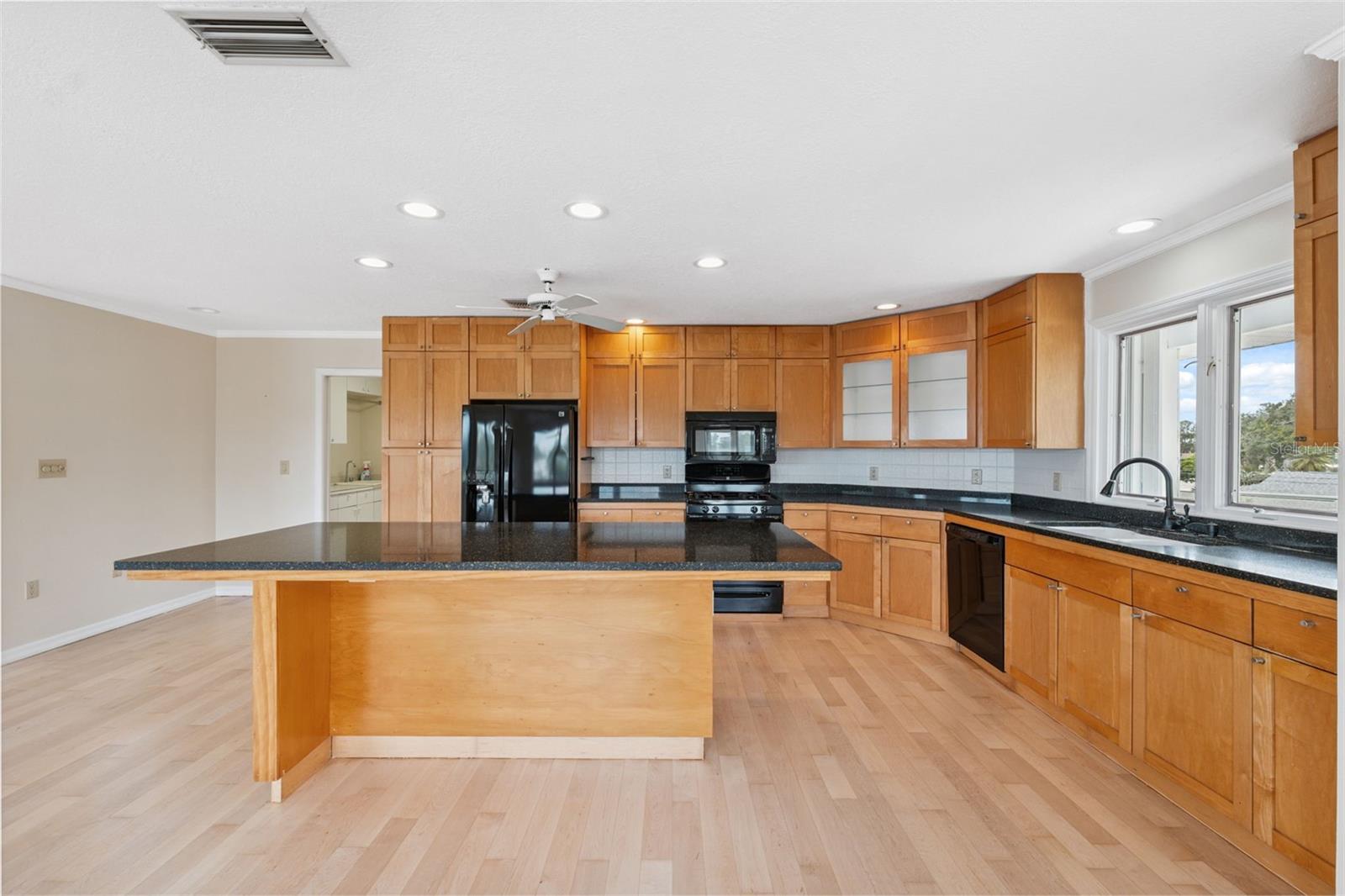 Image 22 of 88 For 1906 Gulfview Drive