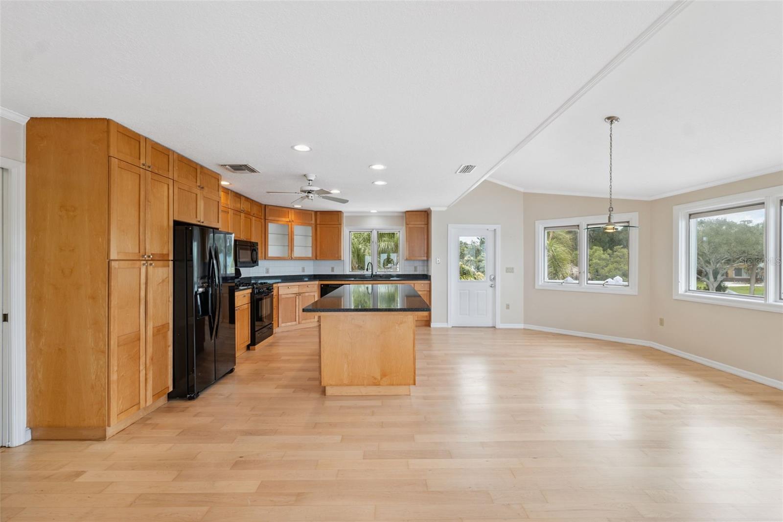 Image 25 of 88 For 1906 Gulfview Drive