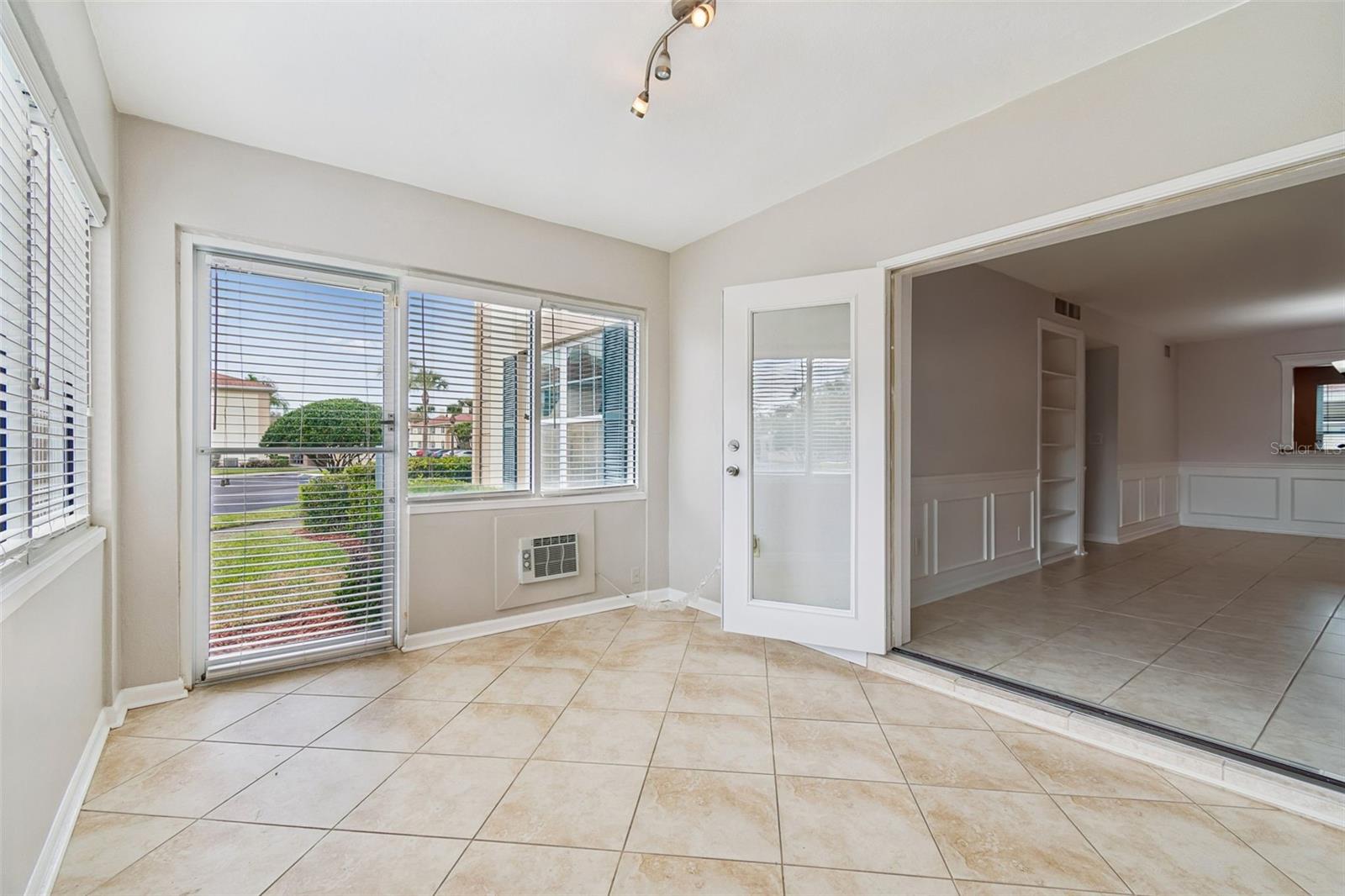 Image 18 of 39 For 10375 Carrollwood Lane 332