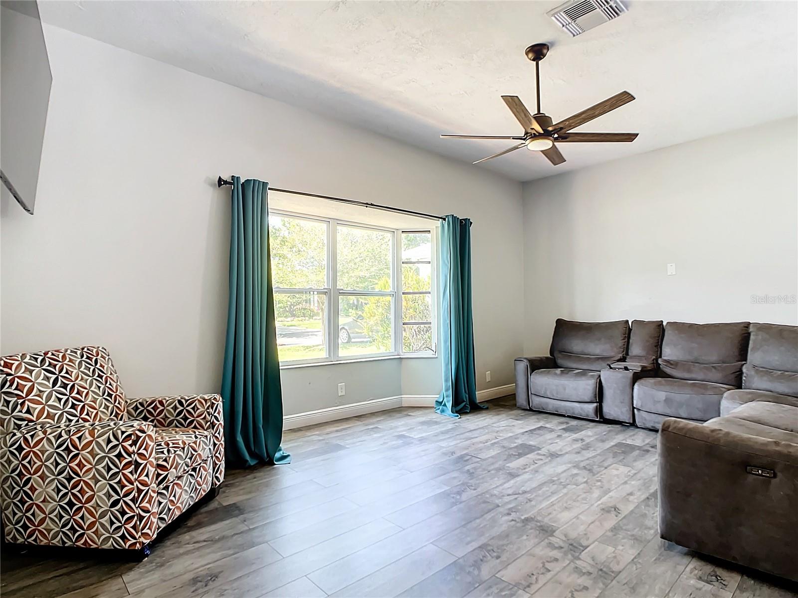 Image 4 of 45 For 2175 Santa Paula Dr