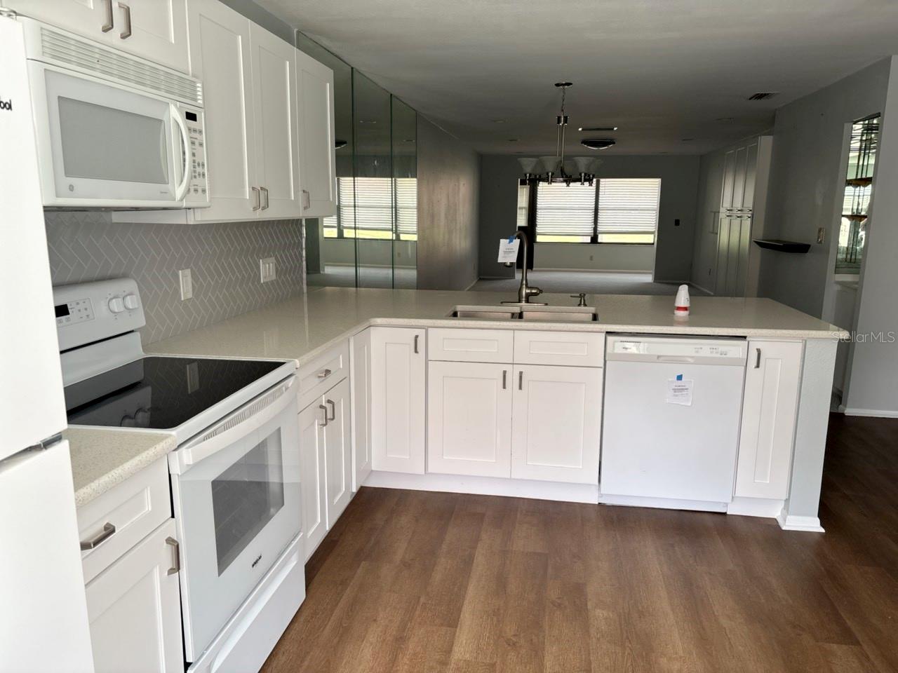 Image 6 of 21 For 19029 Us Highway 19 N 20a