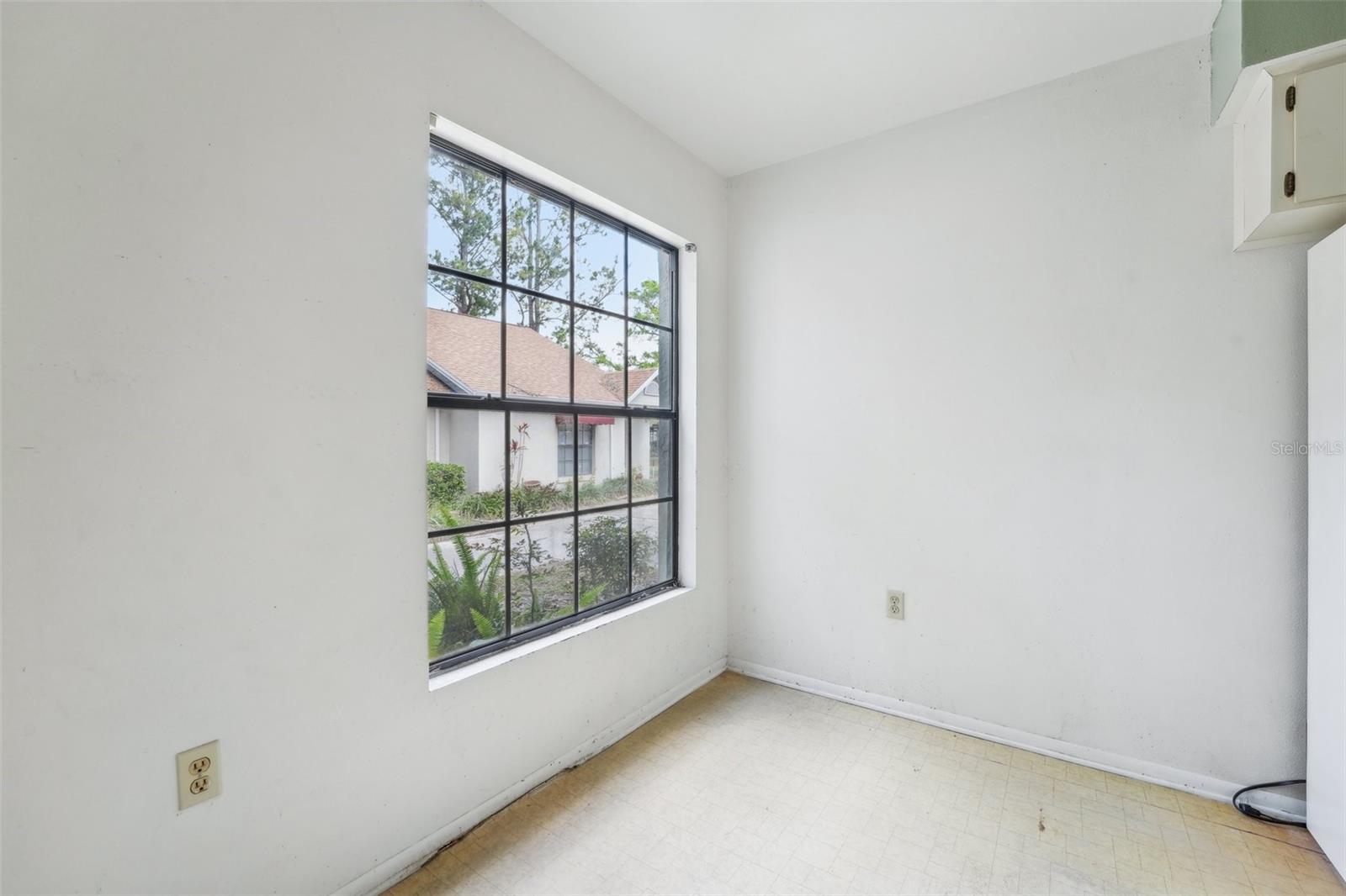 Image 6 of 49 For 8419 Laurelon Place