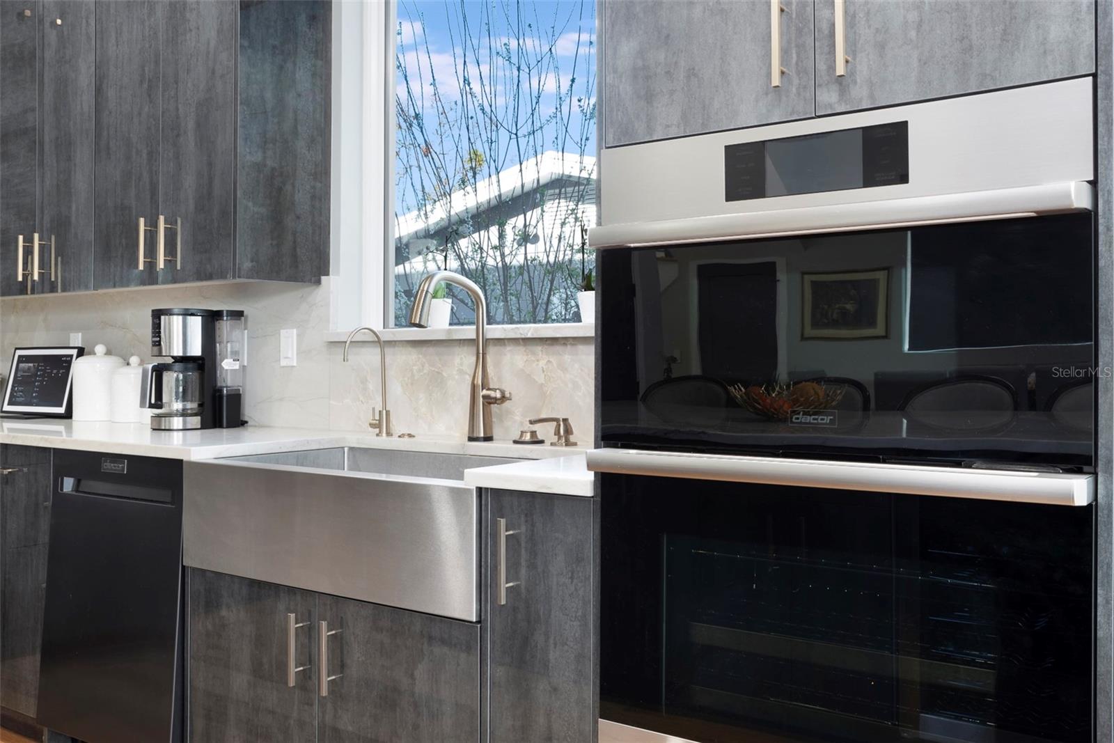 Listing photo id 10 for 4640 35th Avenue N