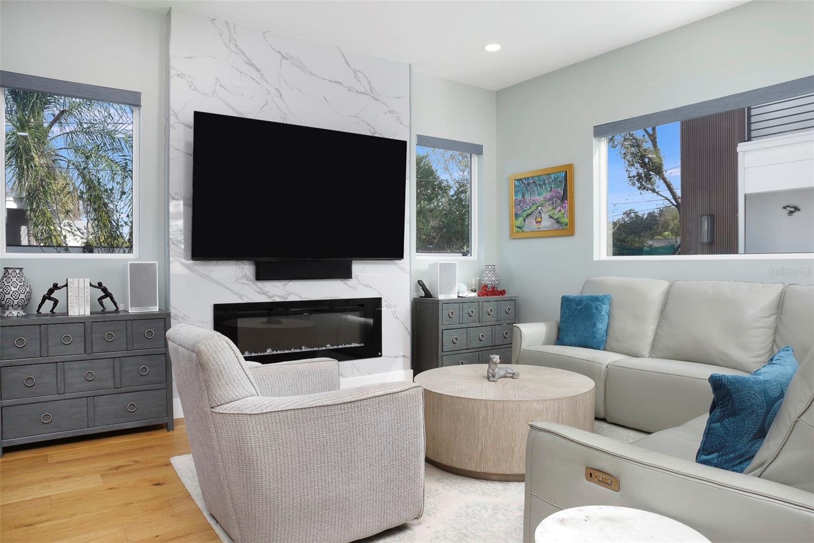 Listing photo id 11 for 4640 35th Avenue N