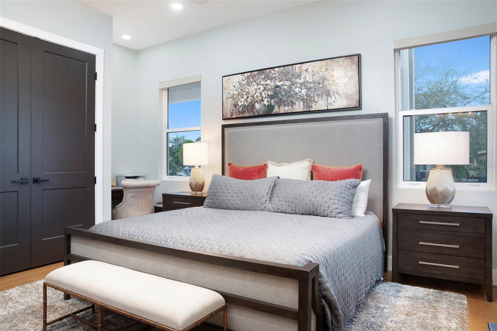 Listing photo id 15 for 4640 35th Avenue N