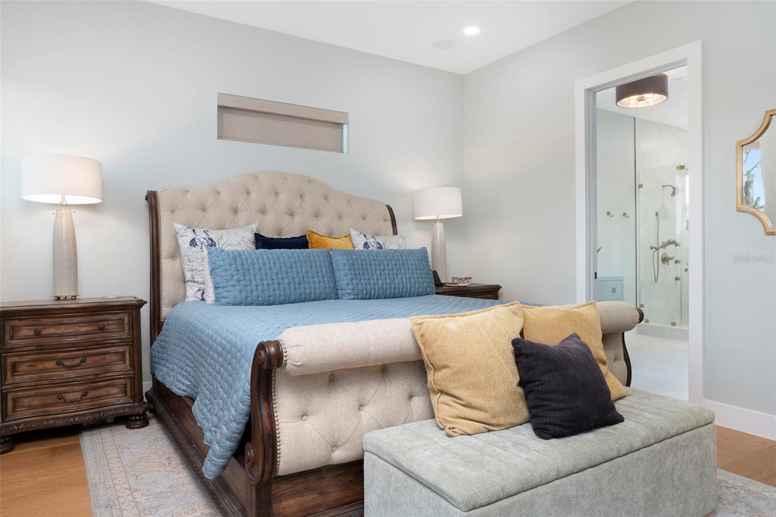 Listing photo id 21 for 4640 35th Avenue N