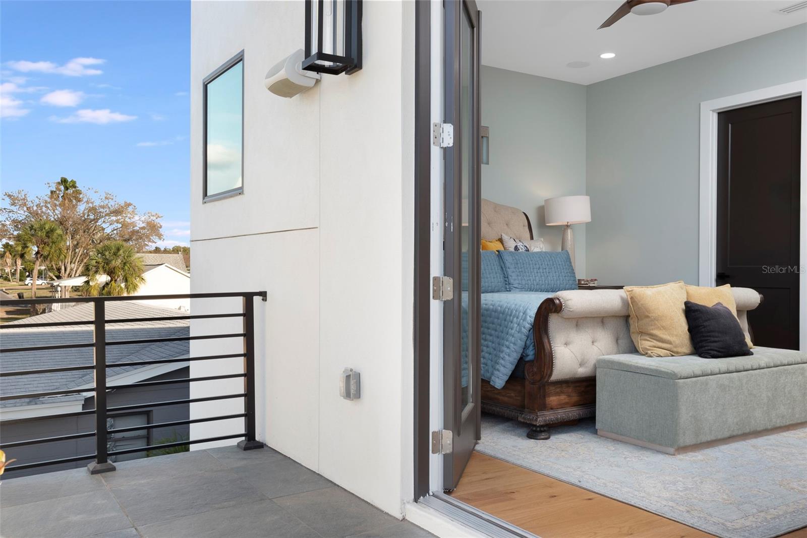 Listing photo id 23 for 4640 35th Avenue N