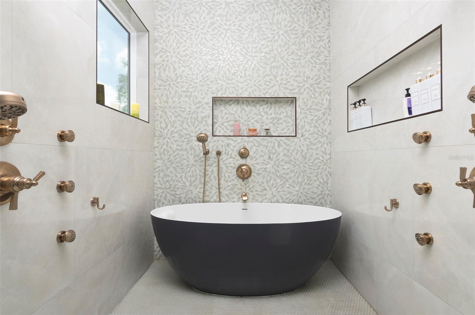 Listing photo id 24 for 4640 35th Avenue N