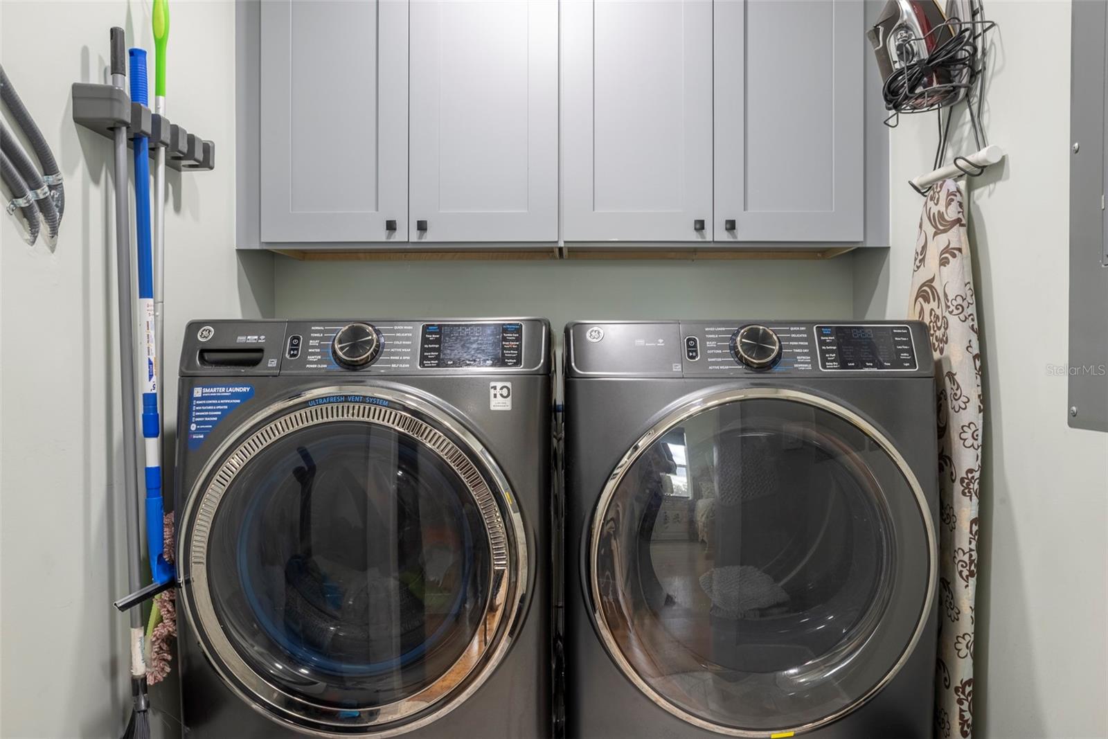 Listing photo id 27 for 4640 35th Avenue N