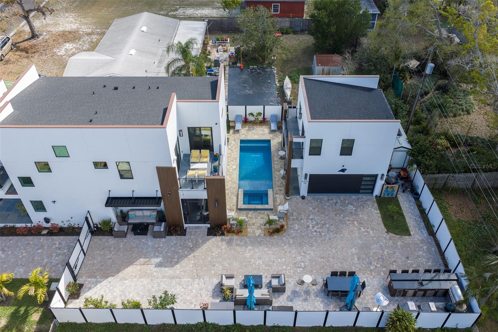 Listing photo id 1 for 4640 35th Avenue N