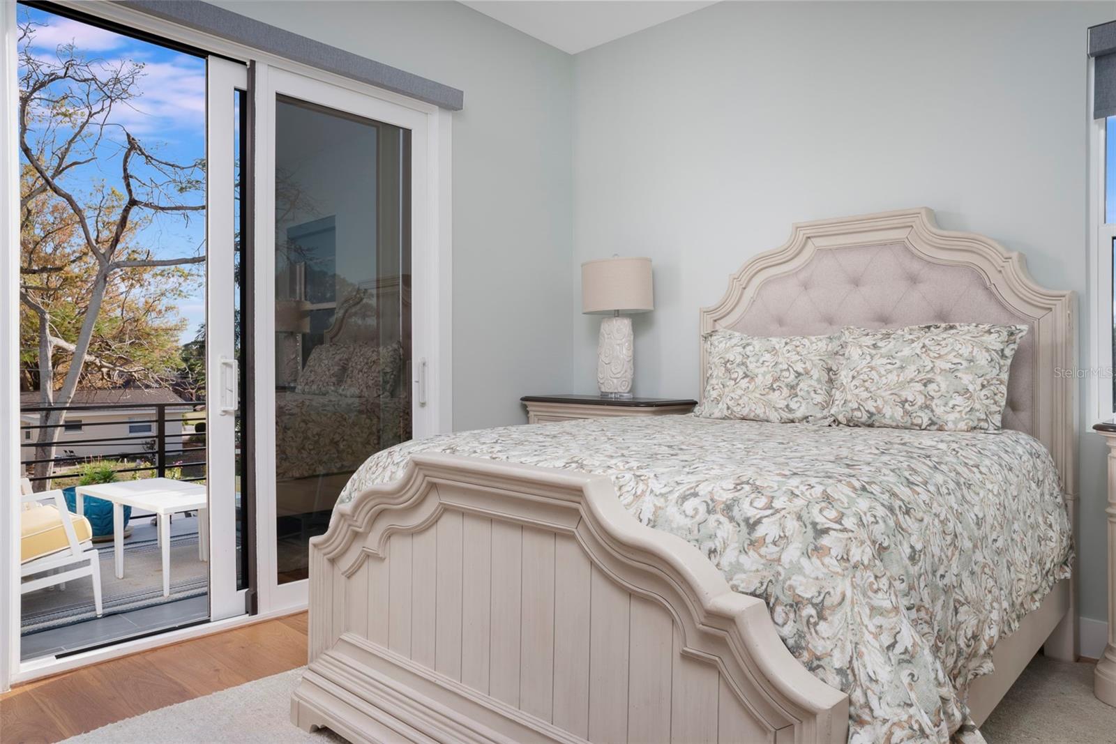 Listing photo id 28 for 4640 35th Avenue N