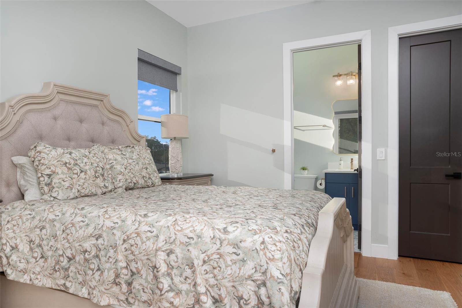 Listing photo id 29 for 4640 35th Avenue N