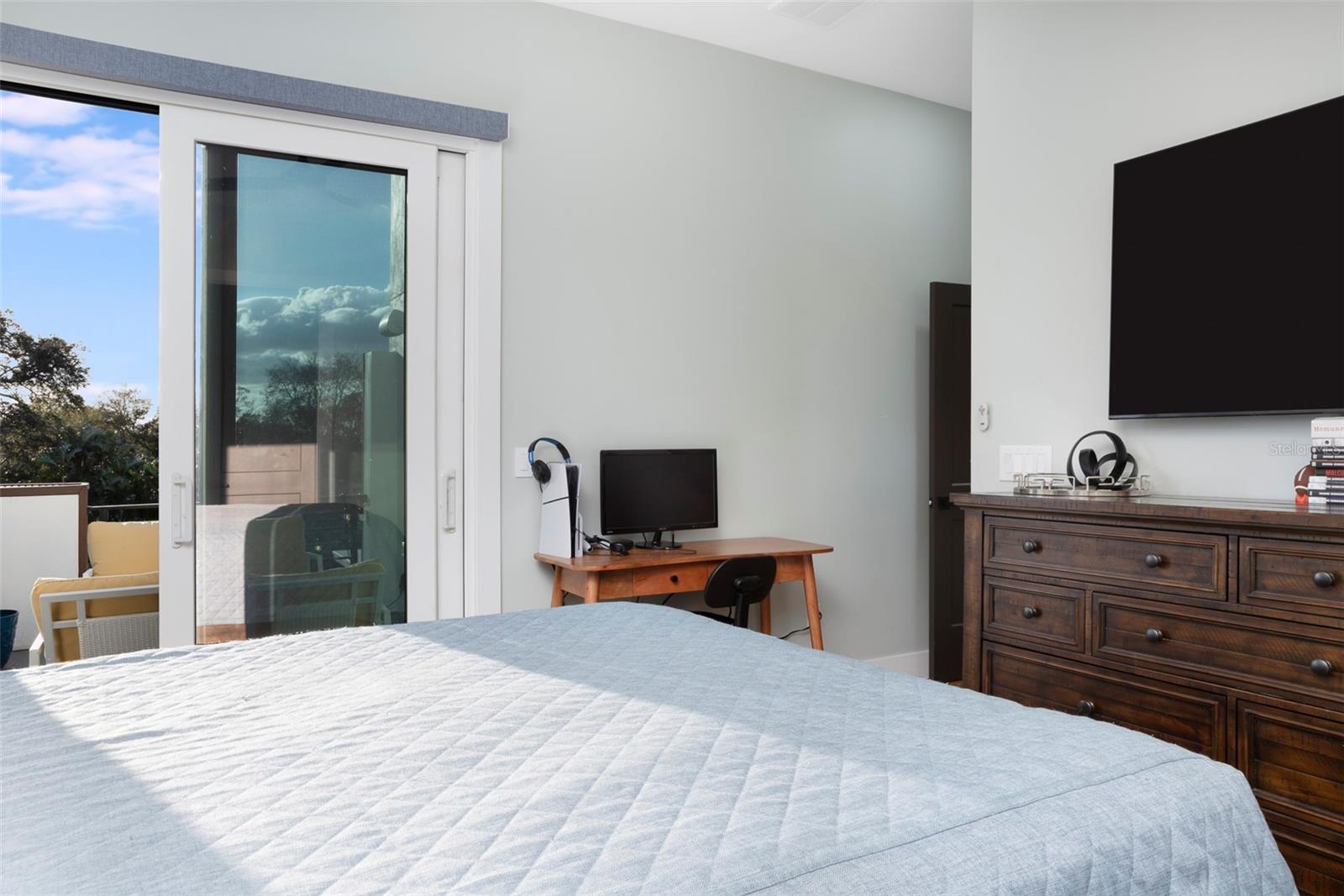 Listing photo id 33 for 4640 35th Avenue N