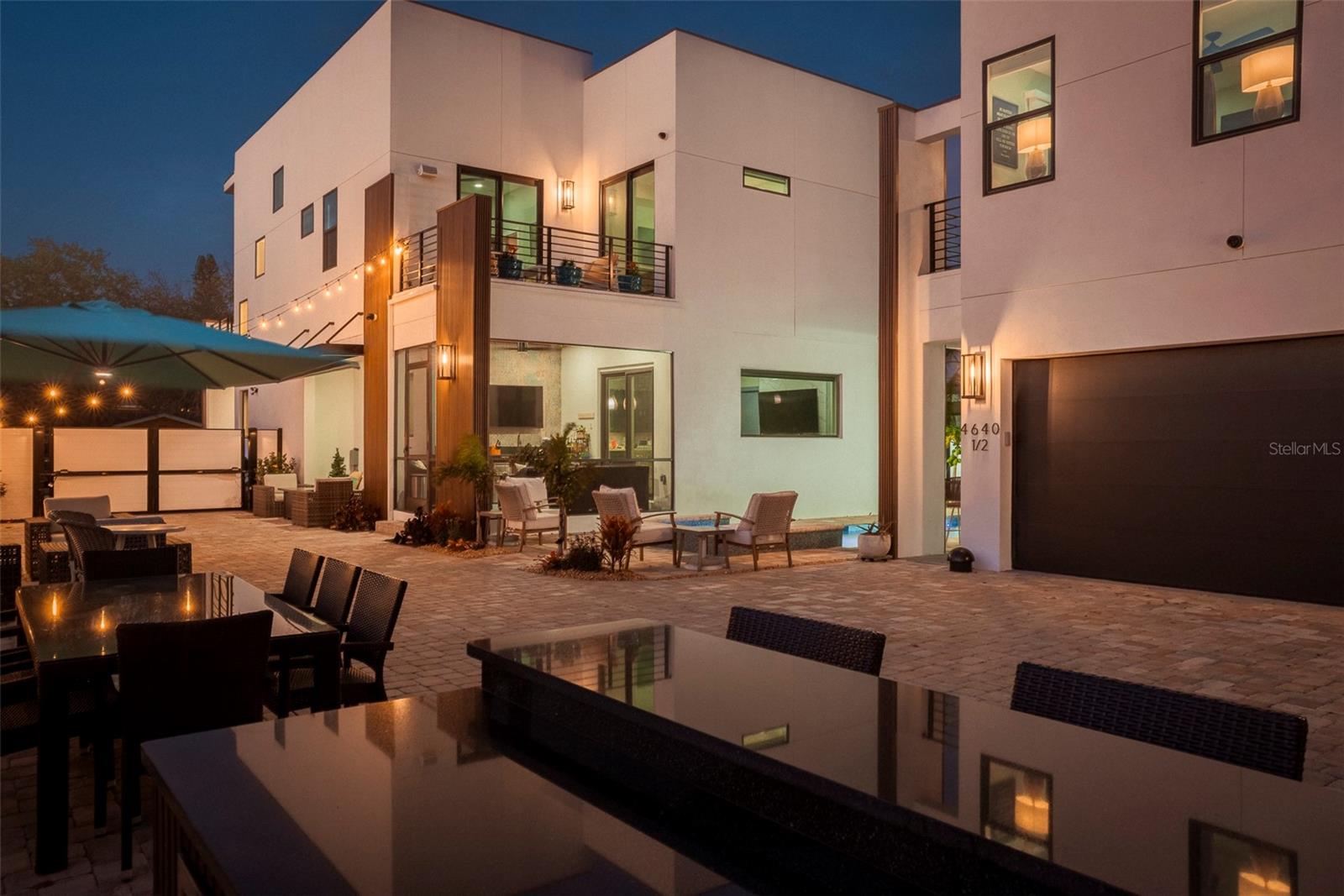 Listing photo id 35 for 4640 35th Avenue N