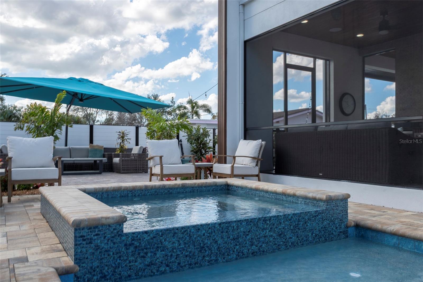 Listing photo id 36 for 4640 35th Avenue N