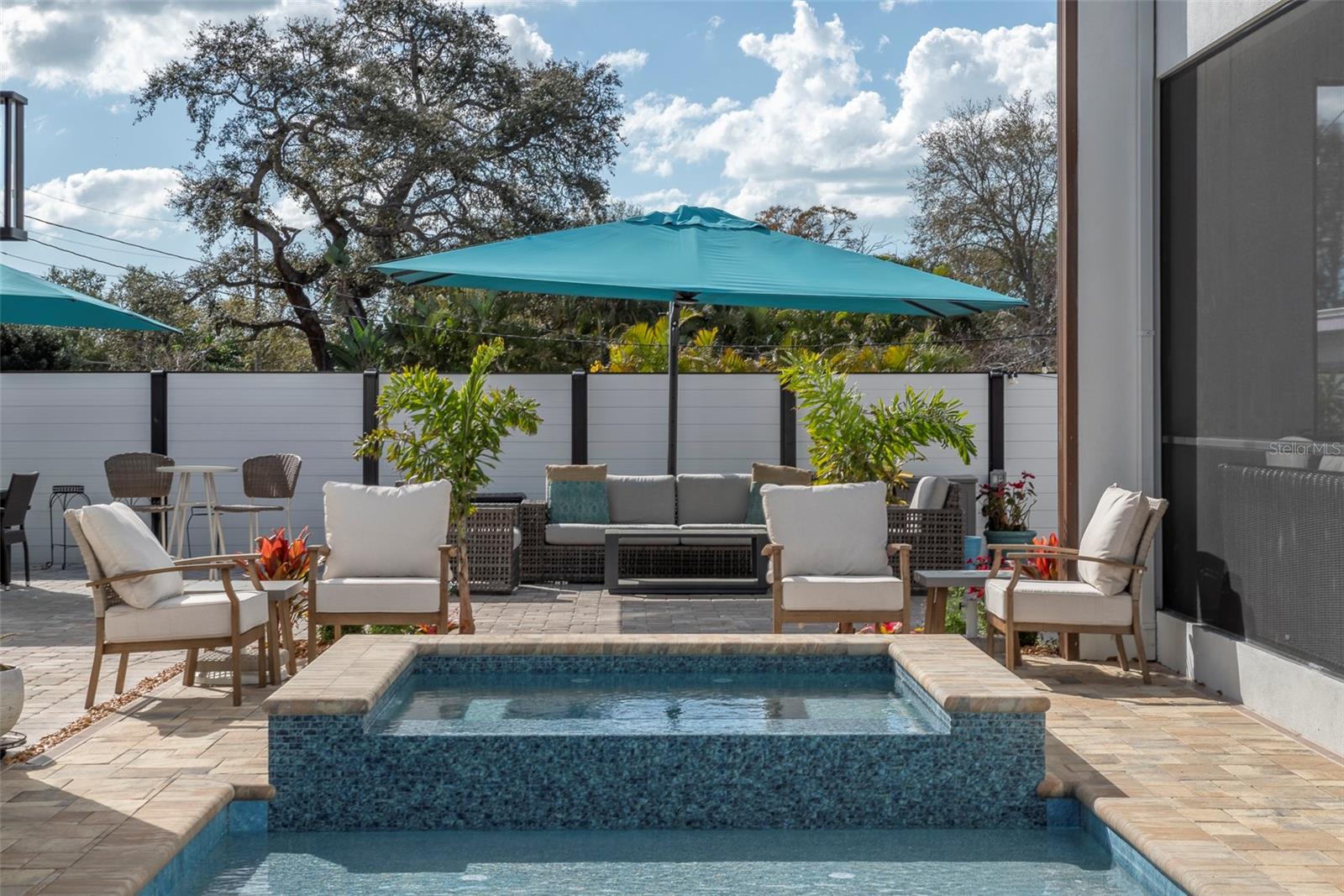 Listing photo id 38 for 4640 35th Avenue N