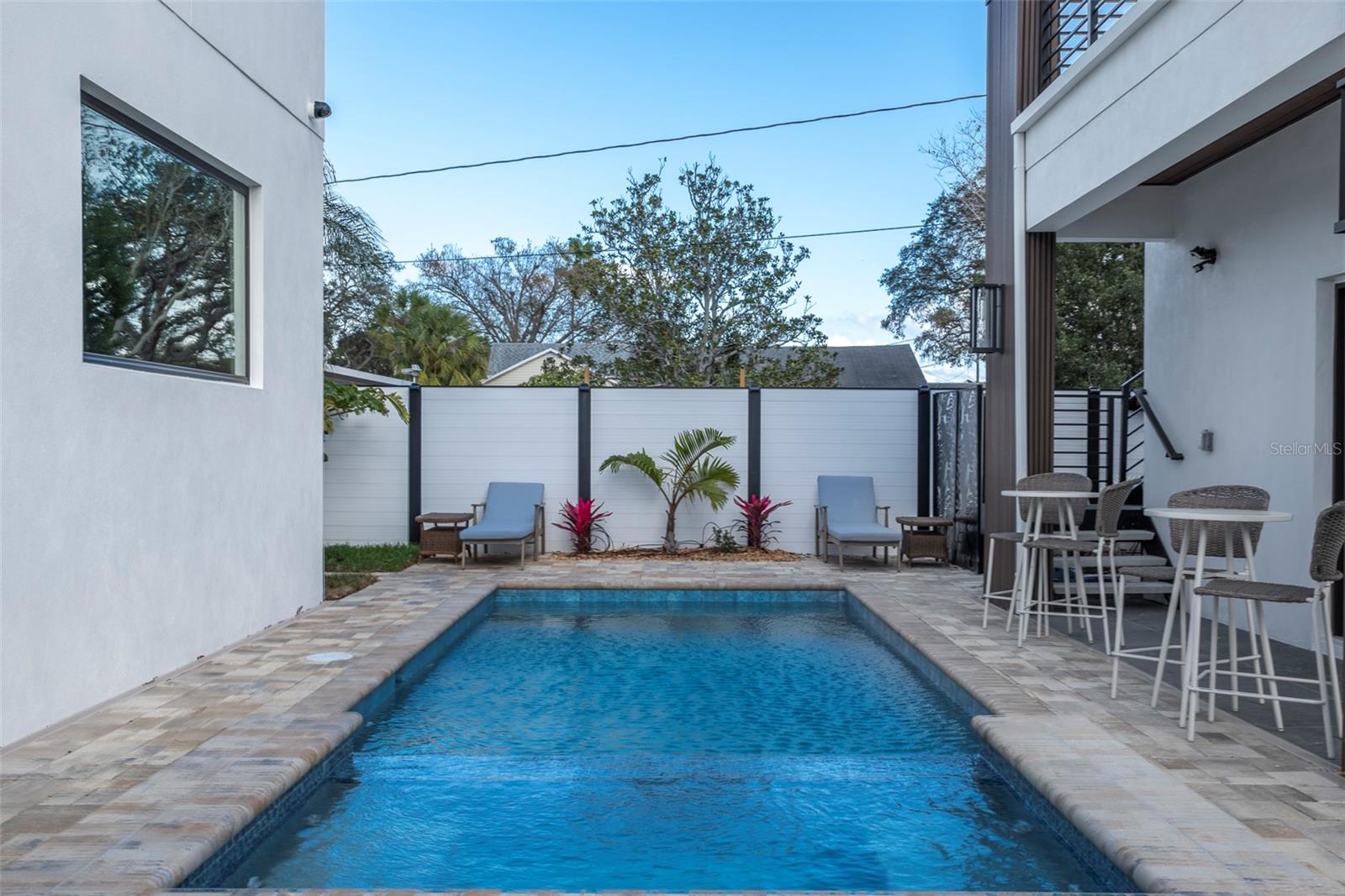 Listing photo id 39 for 4640 35th Avenue N