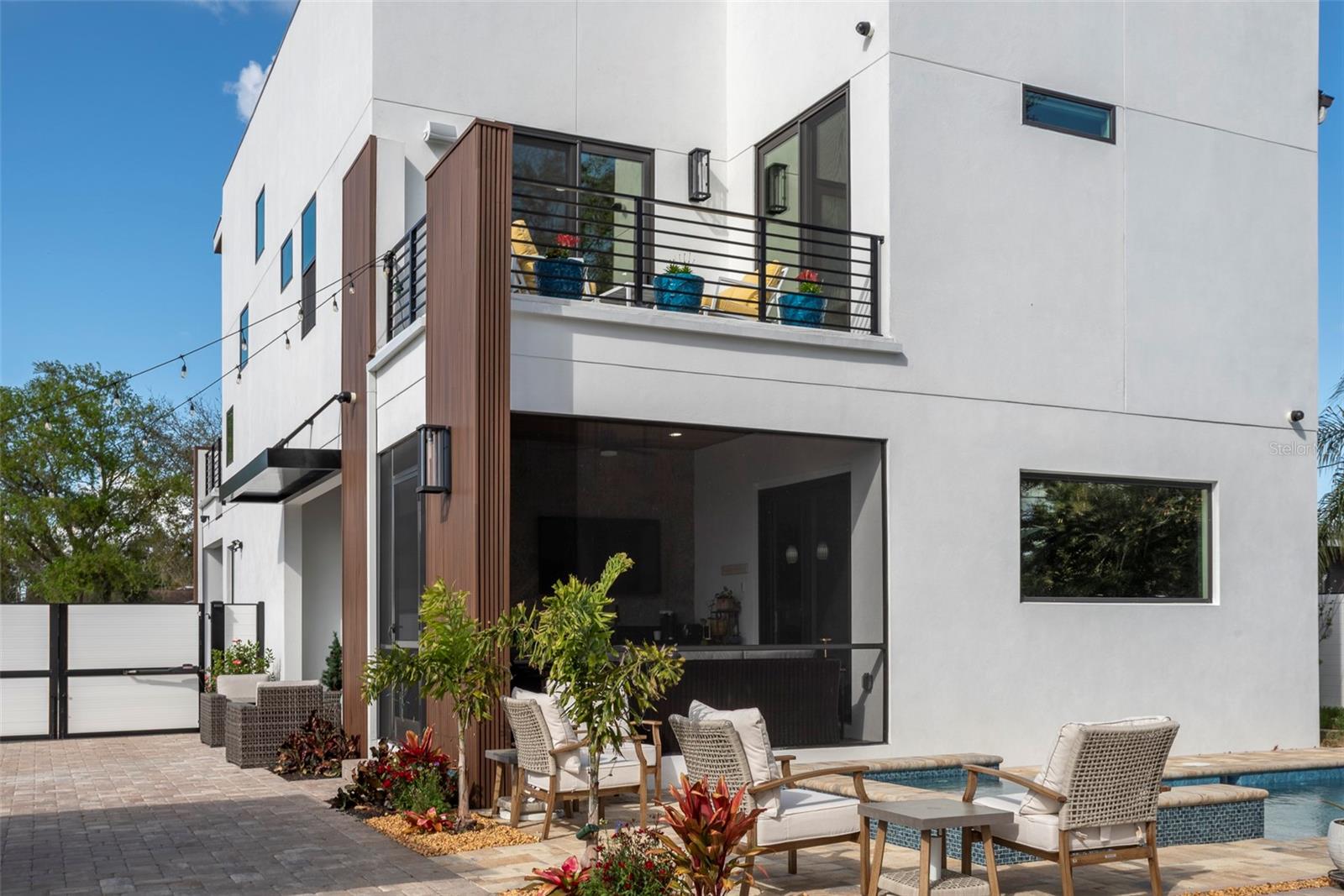 Listing photo id 41 for 4640 35th Avenue N