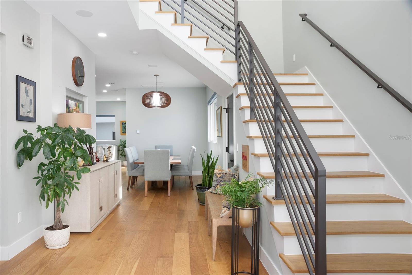 Listing photo id 3 for 4640 35th Avenue N